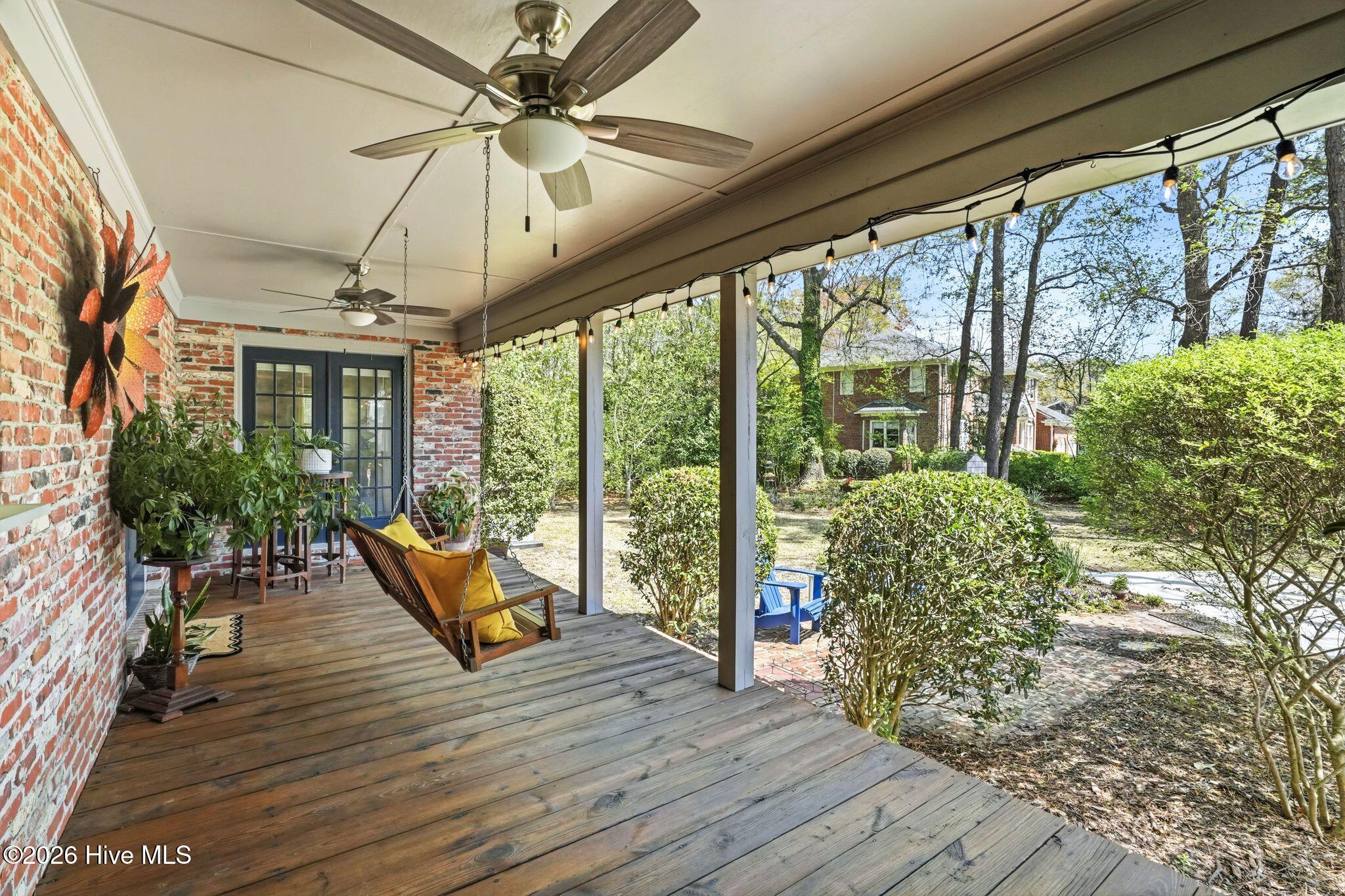 100563763 | Photo 57