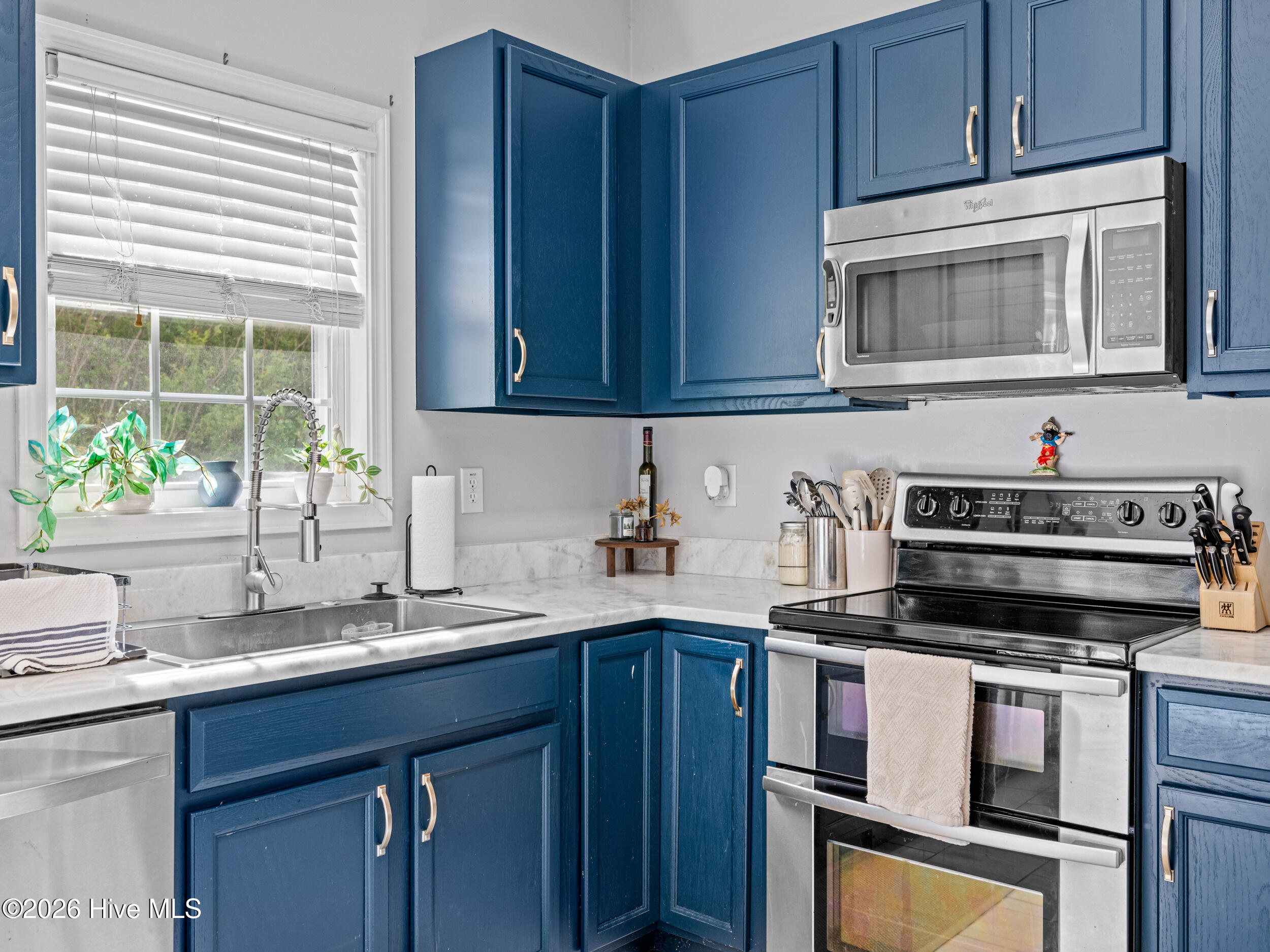 100566997 | Photo 19