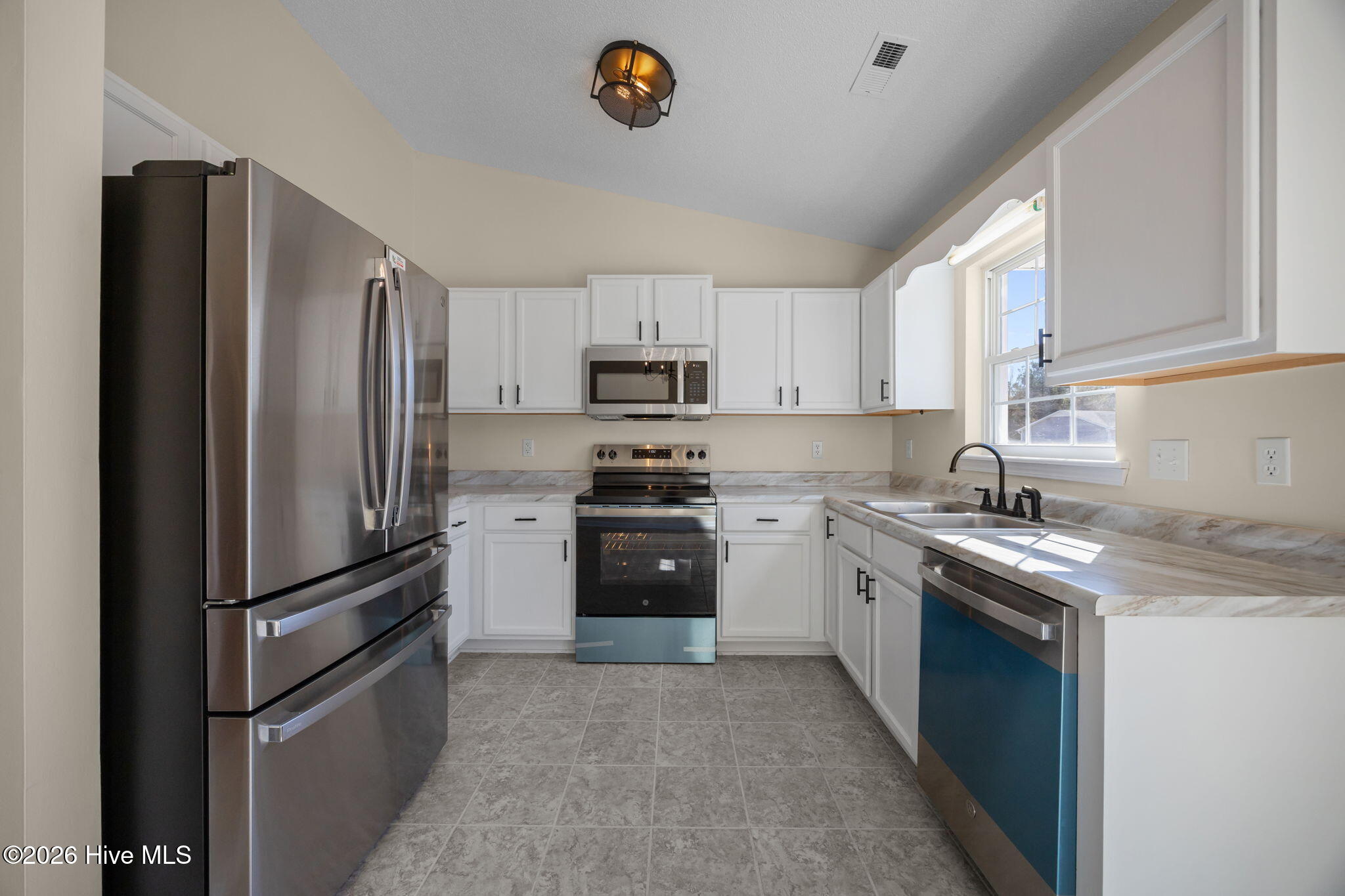 100554029 | Photo 10