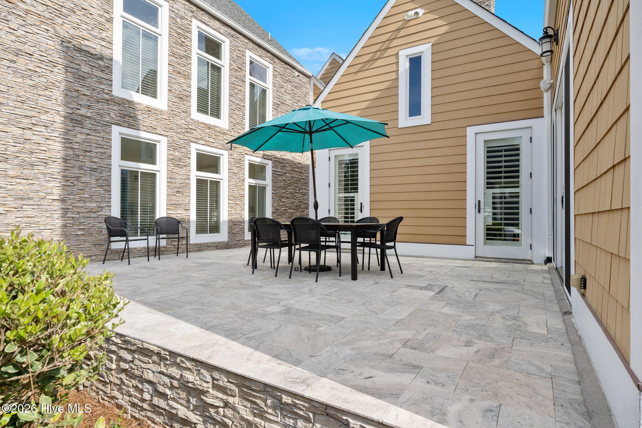 100563236 | Photo 49