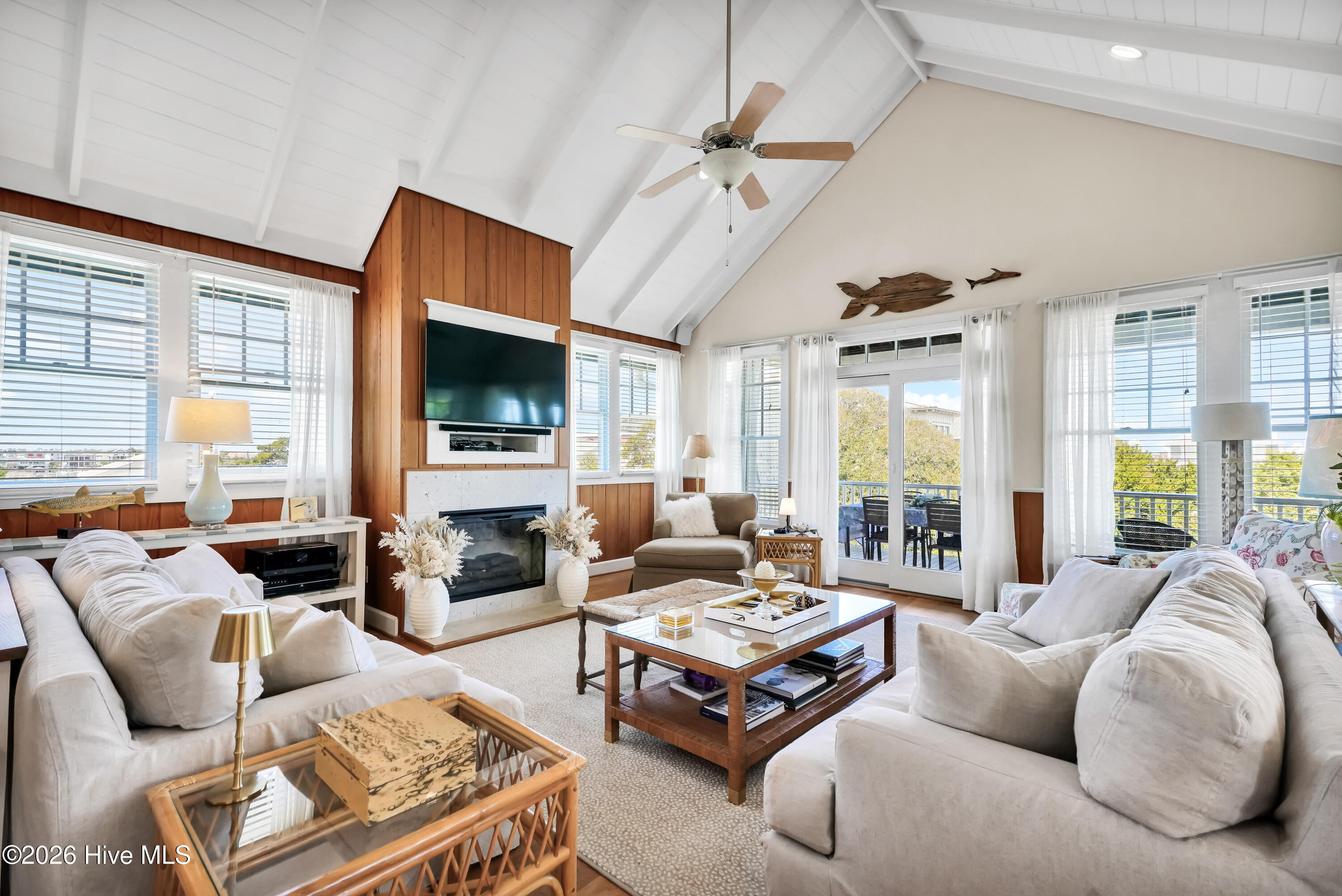 100562457 | Photo 41