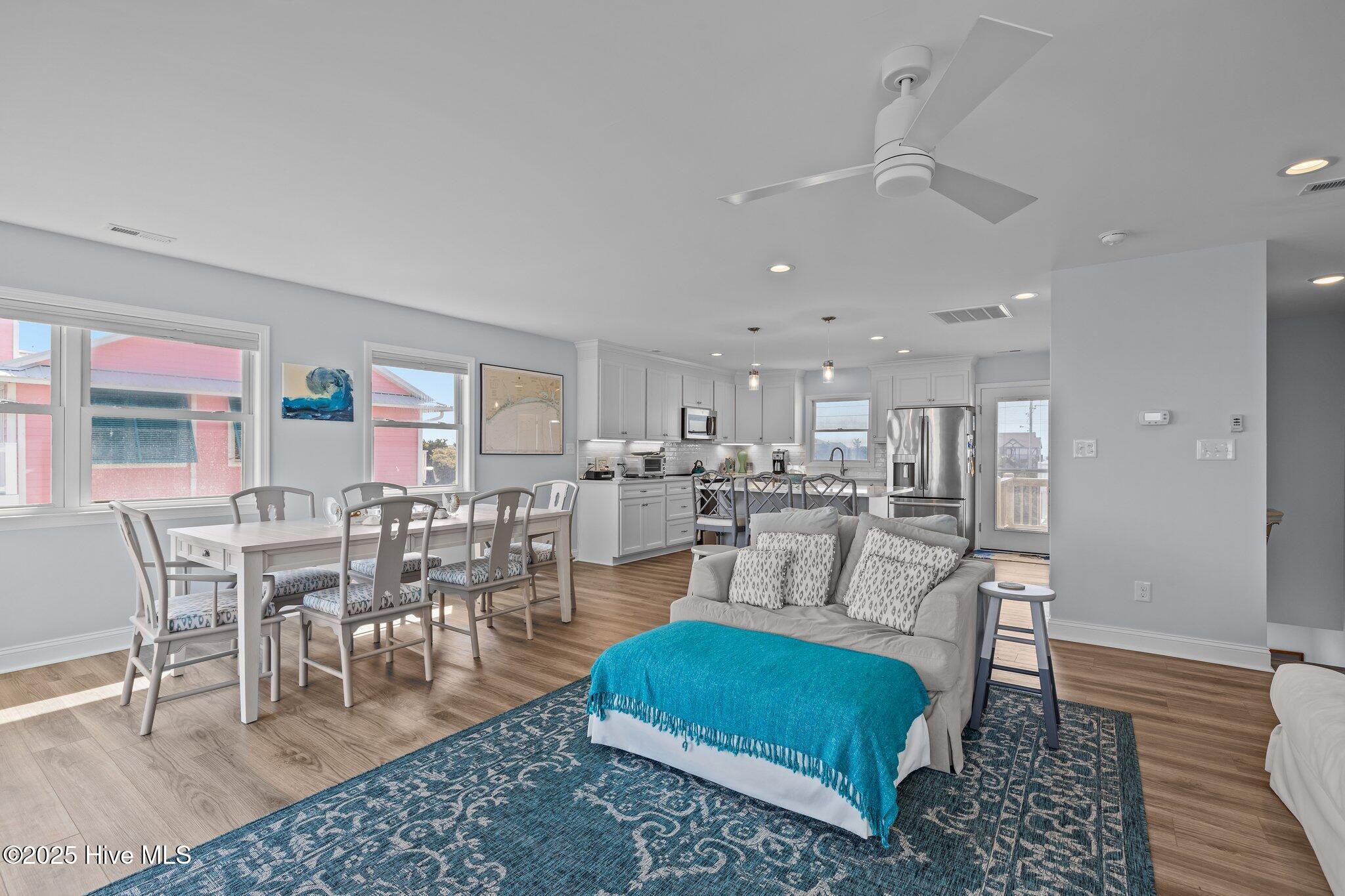 100506049 | Photo 28