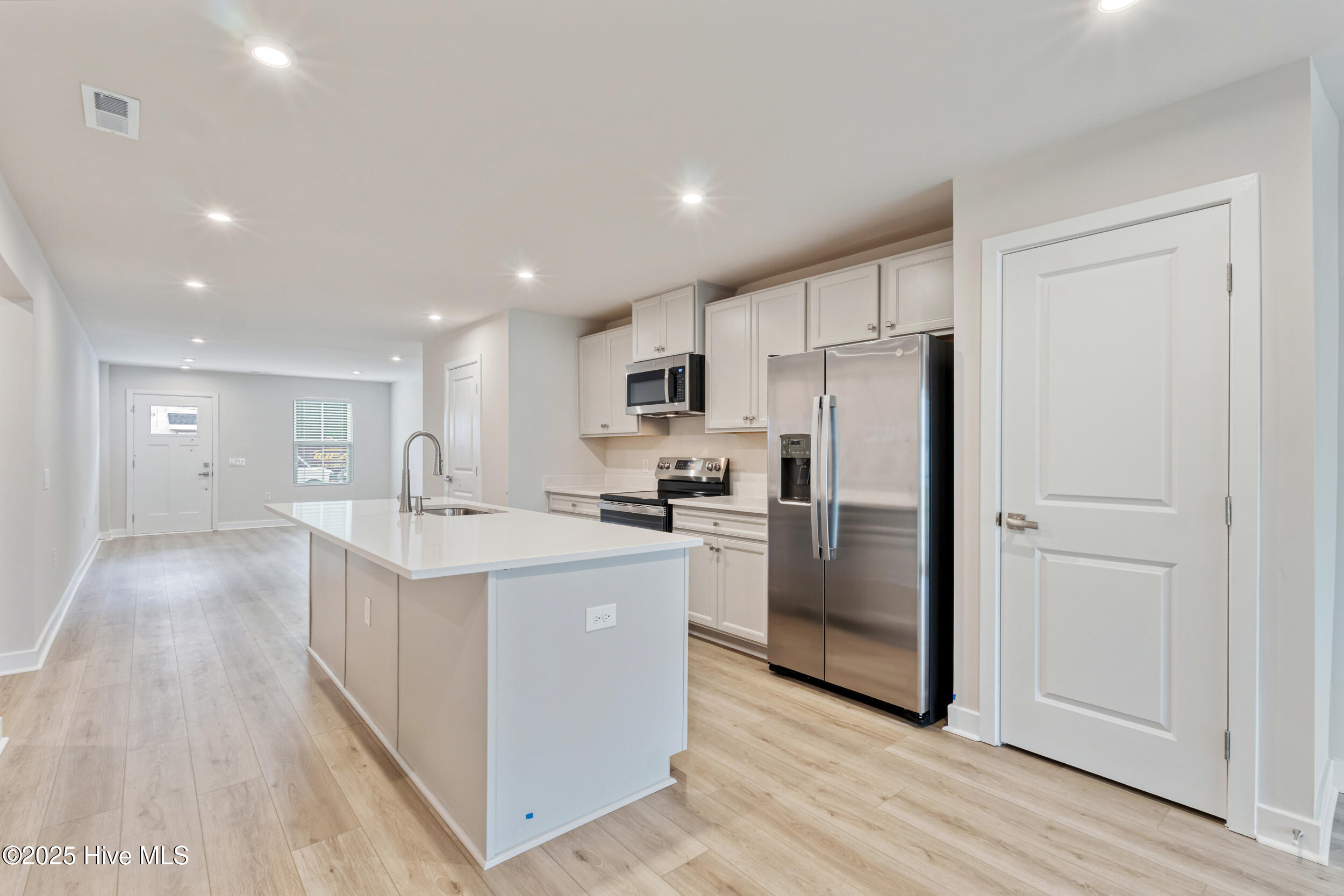 100537228 | Photo 11