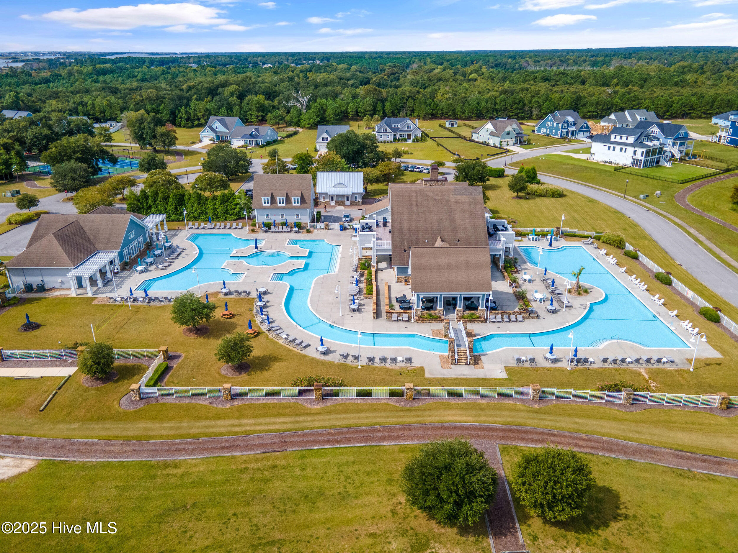 100535117 | Photo 71