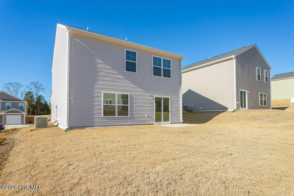 * Photos are not of actual home or interior features and are representative of floor plan only. *