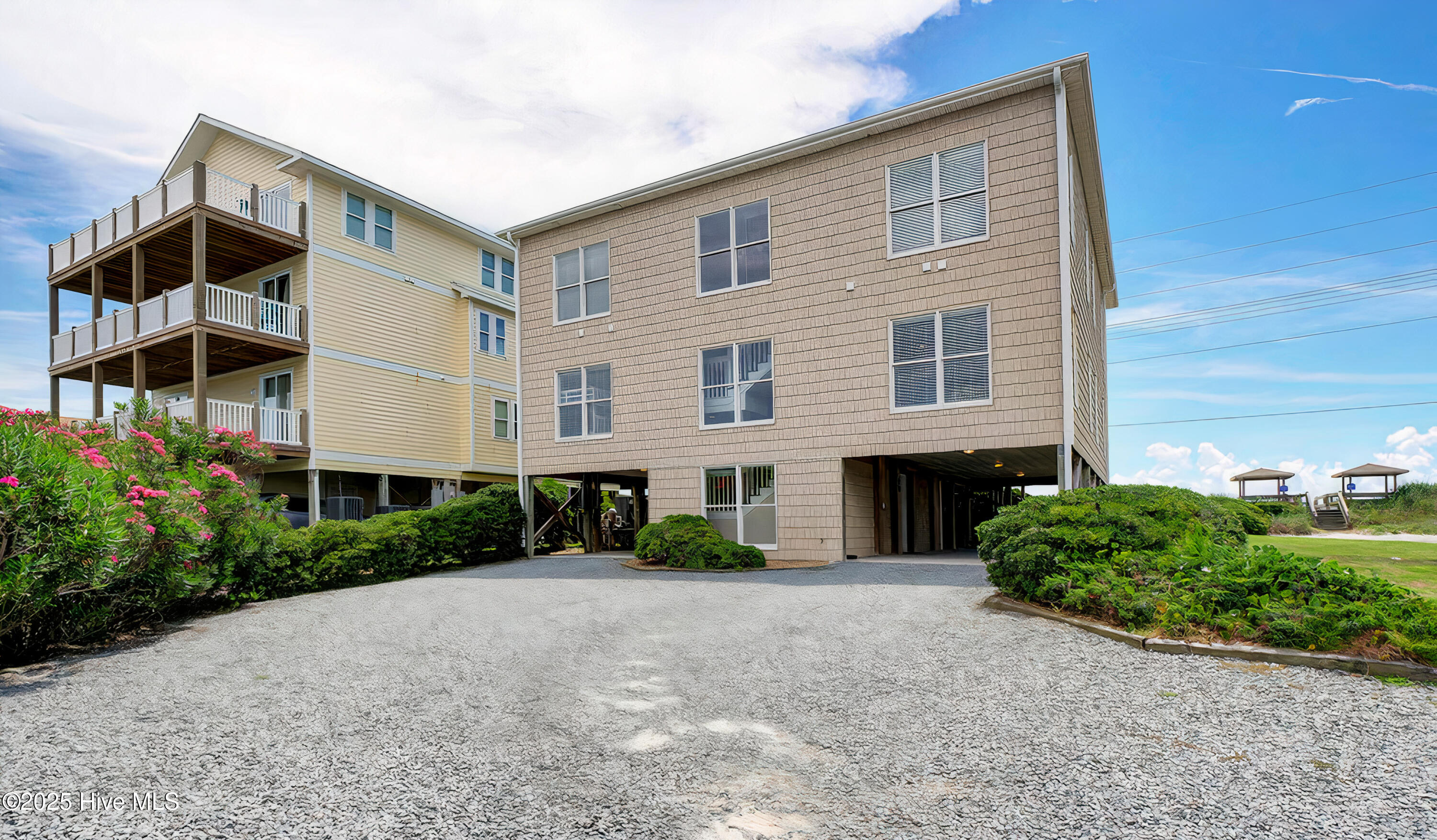 100524834 | Photo 51