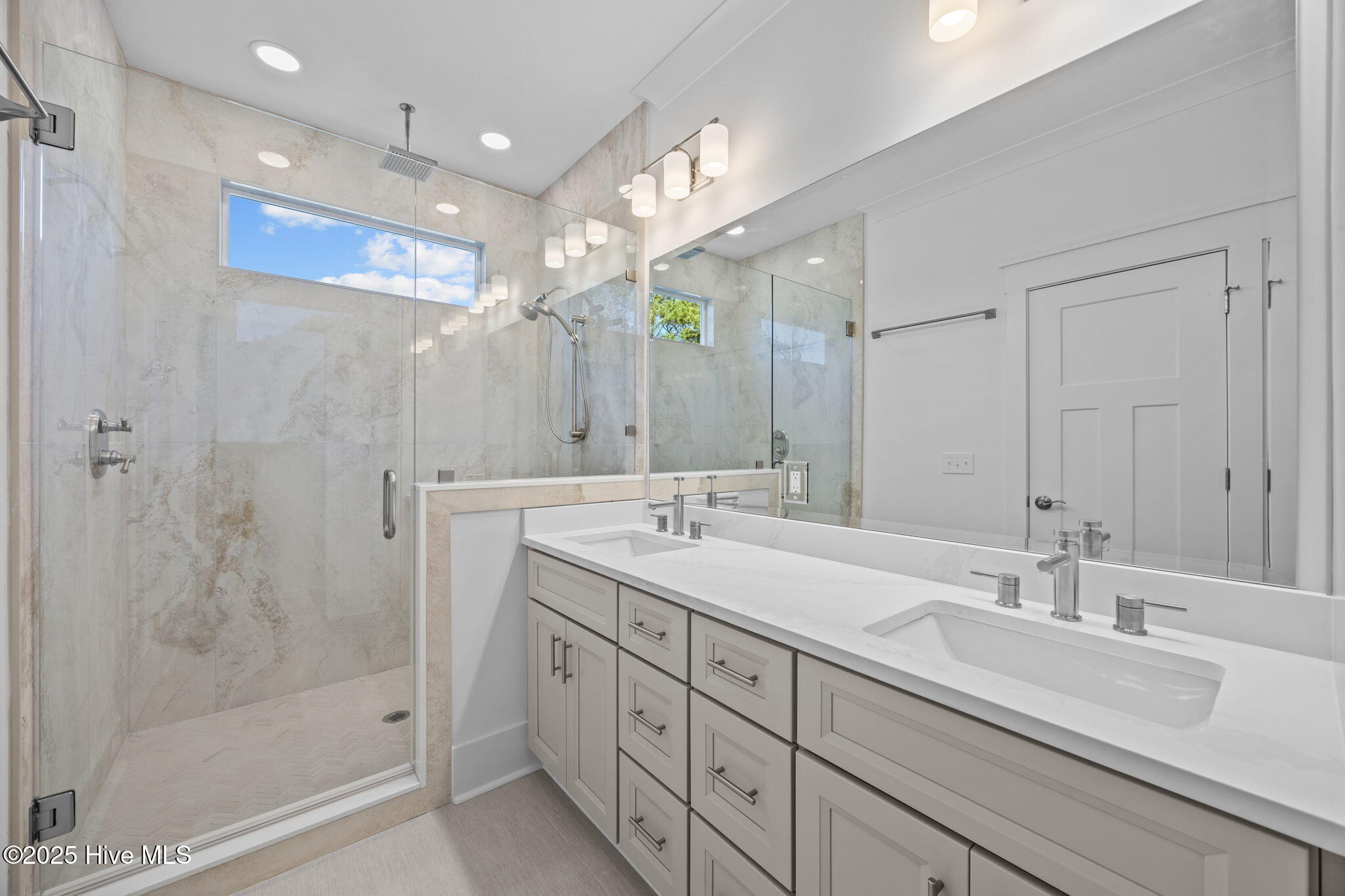 100532112 | Photo 23