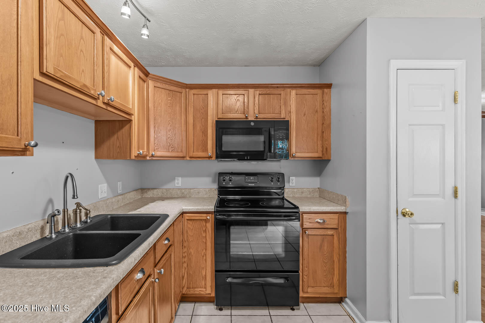 100542148 | Photo 25