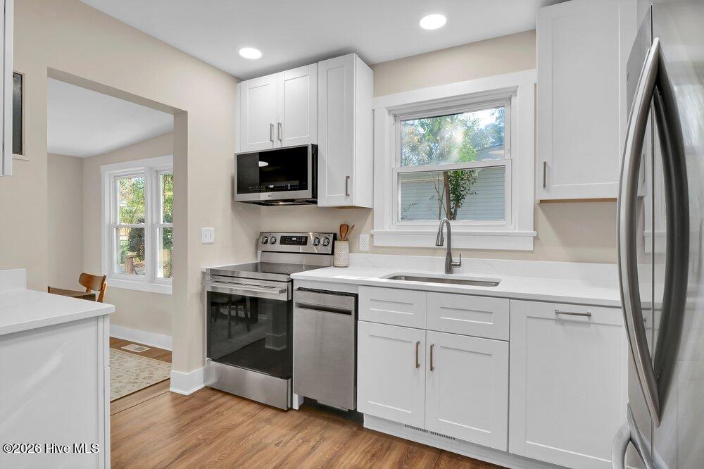 100560738 | Photo 11