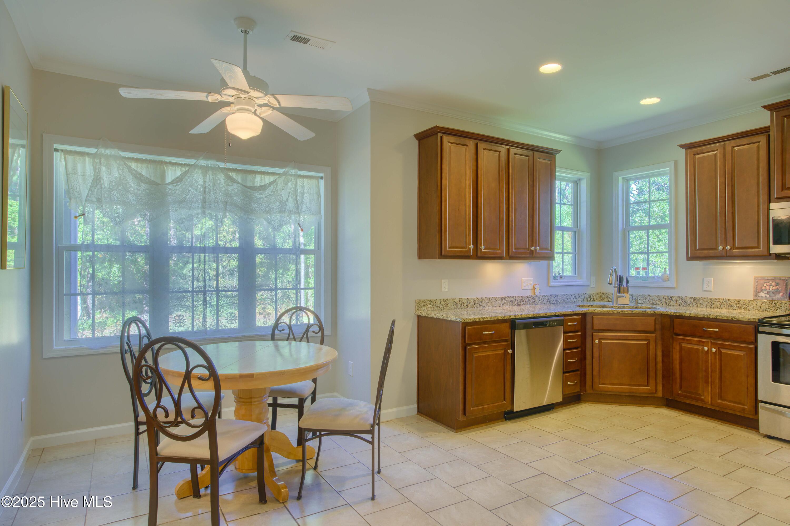 100537657 | Photo 10