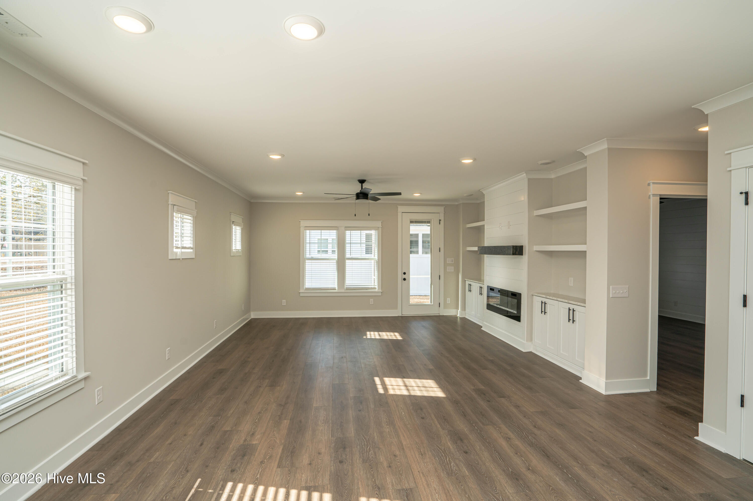 100548241 | Photo 29