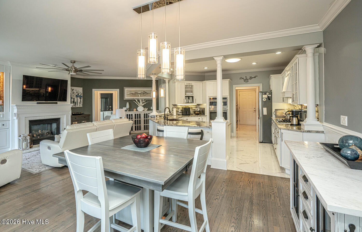 100561911 | Photo 23