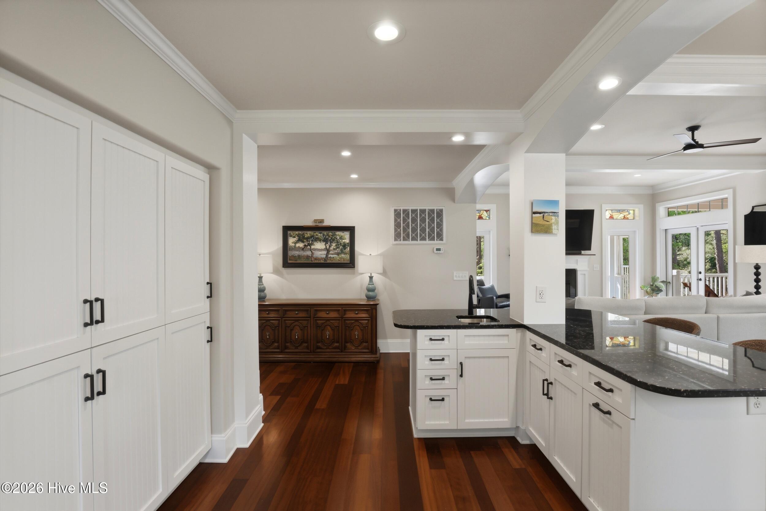 100564961 | Photo 12