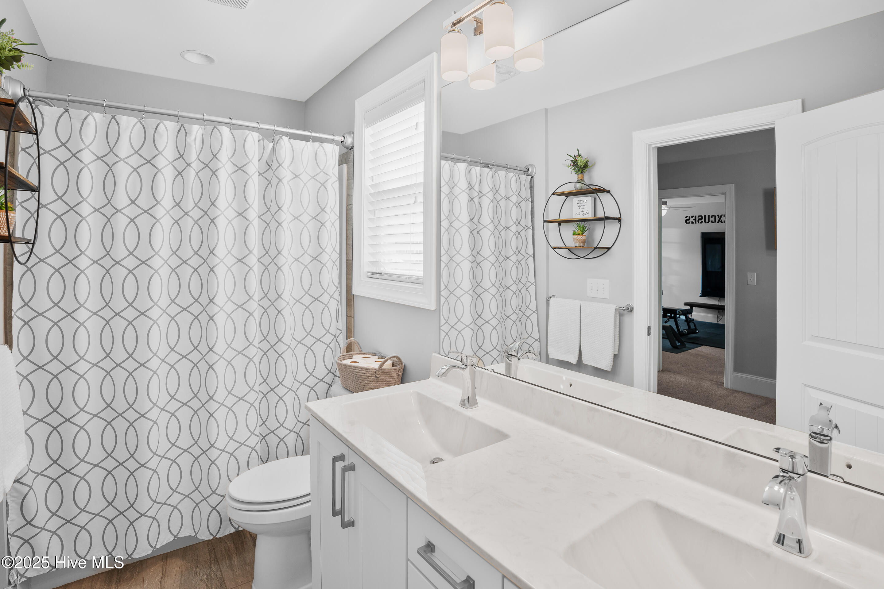 100546776 | Photo 43