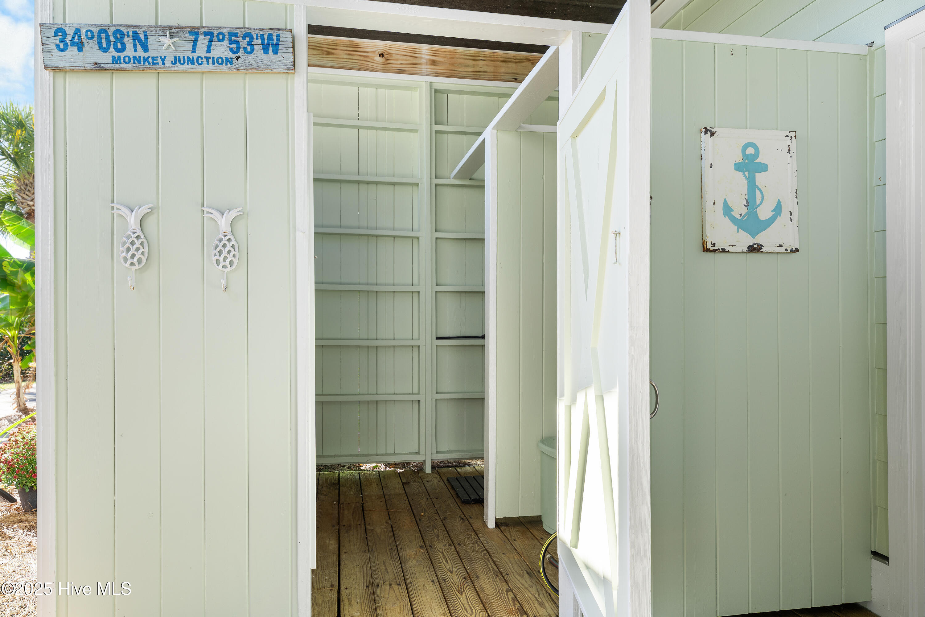 100541249 | Photo 74