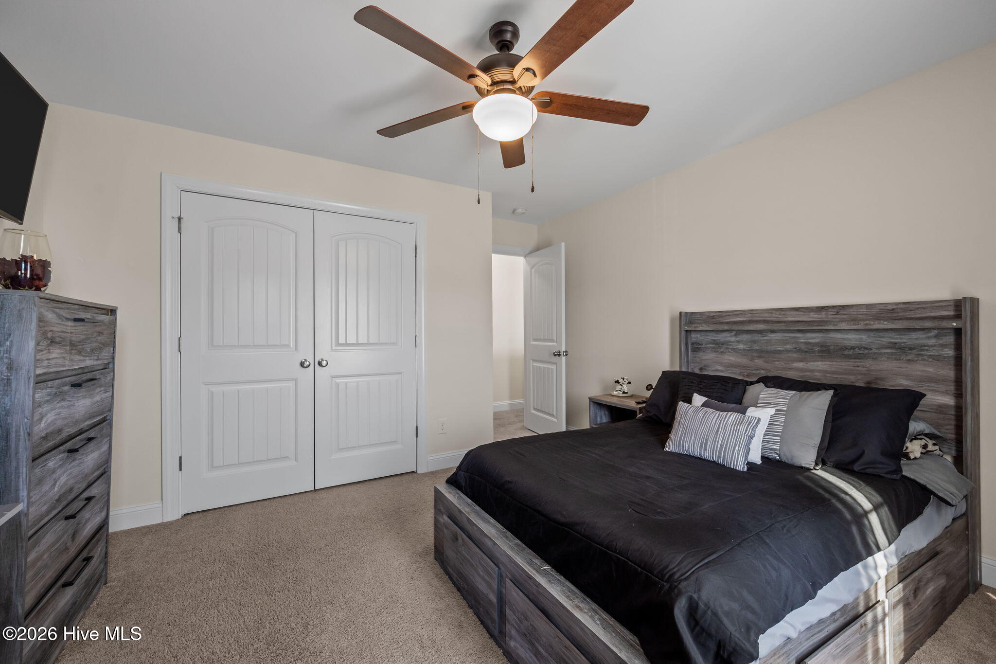 100554000 | Photo 43