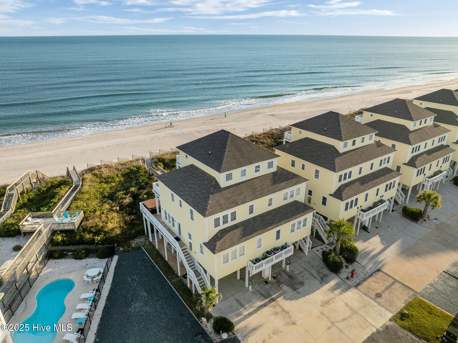 100537355 | Photo 63