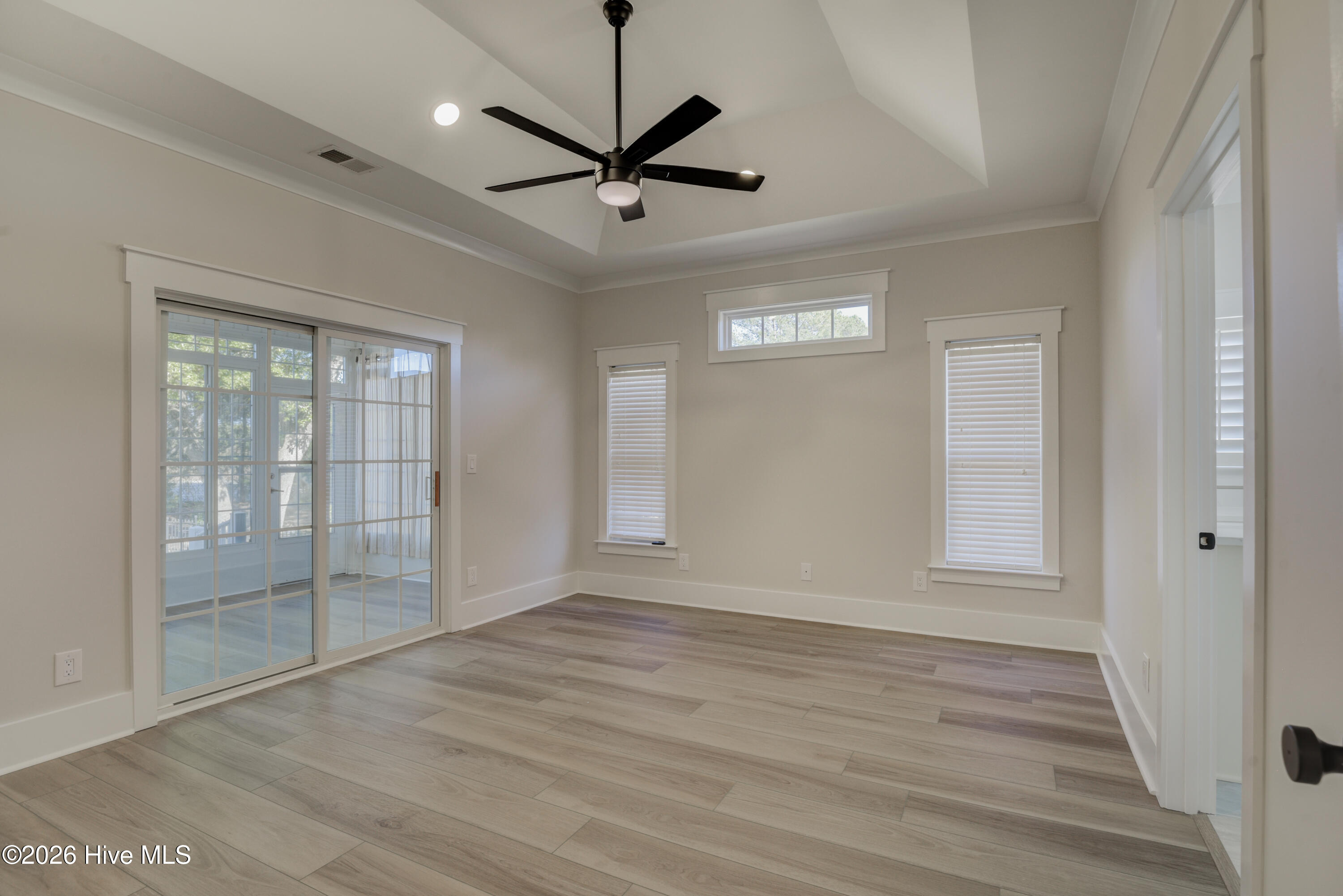 100559237 | Photo 14