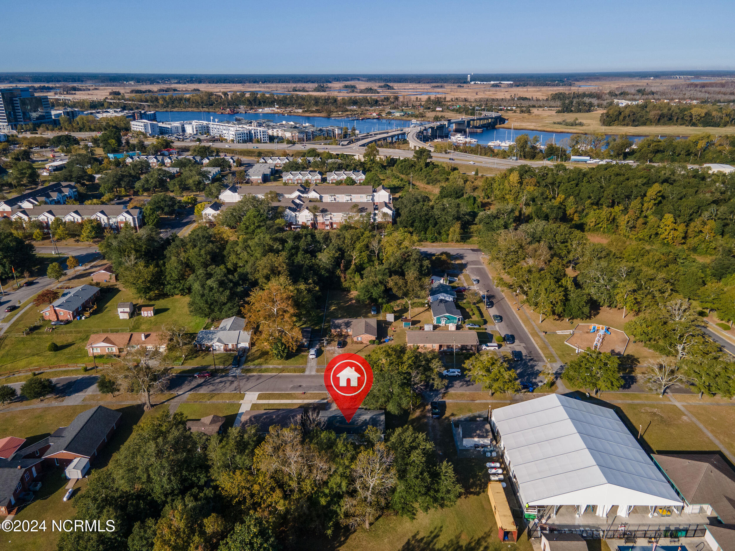 100470718 | Photo 23