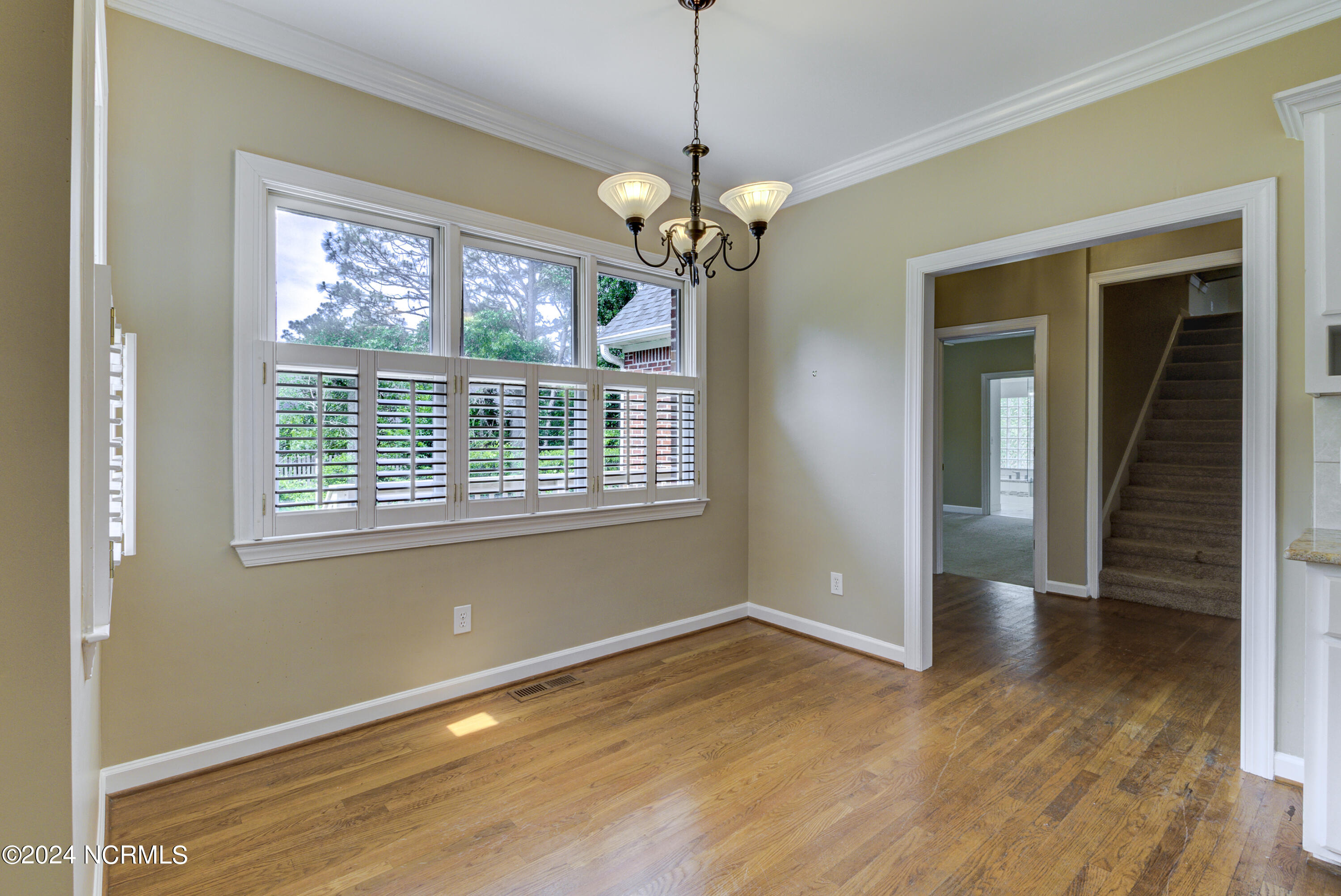 100560204 | Photo 15