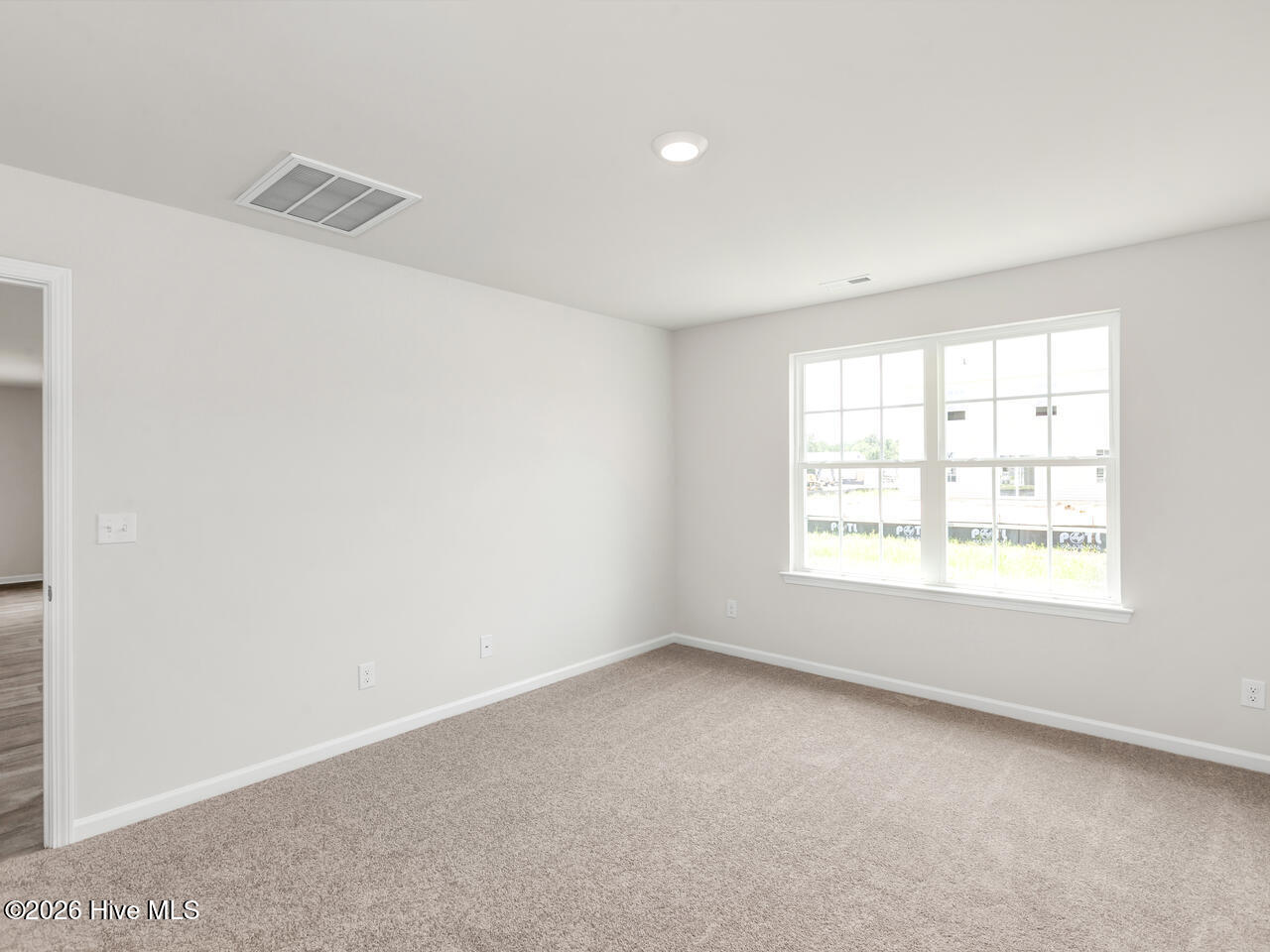 100547920 | Photo 14