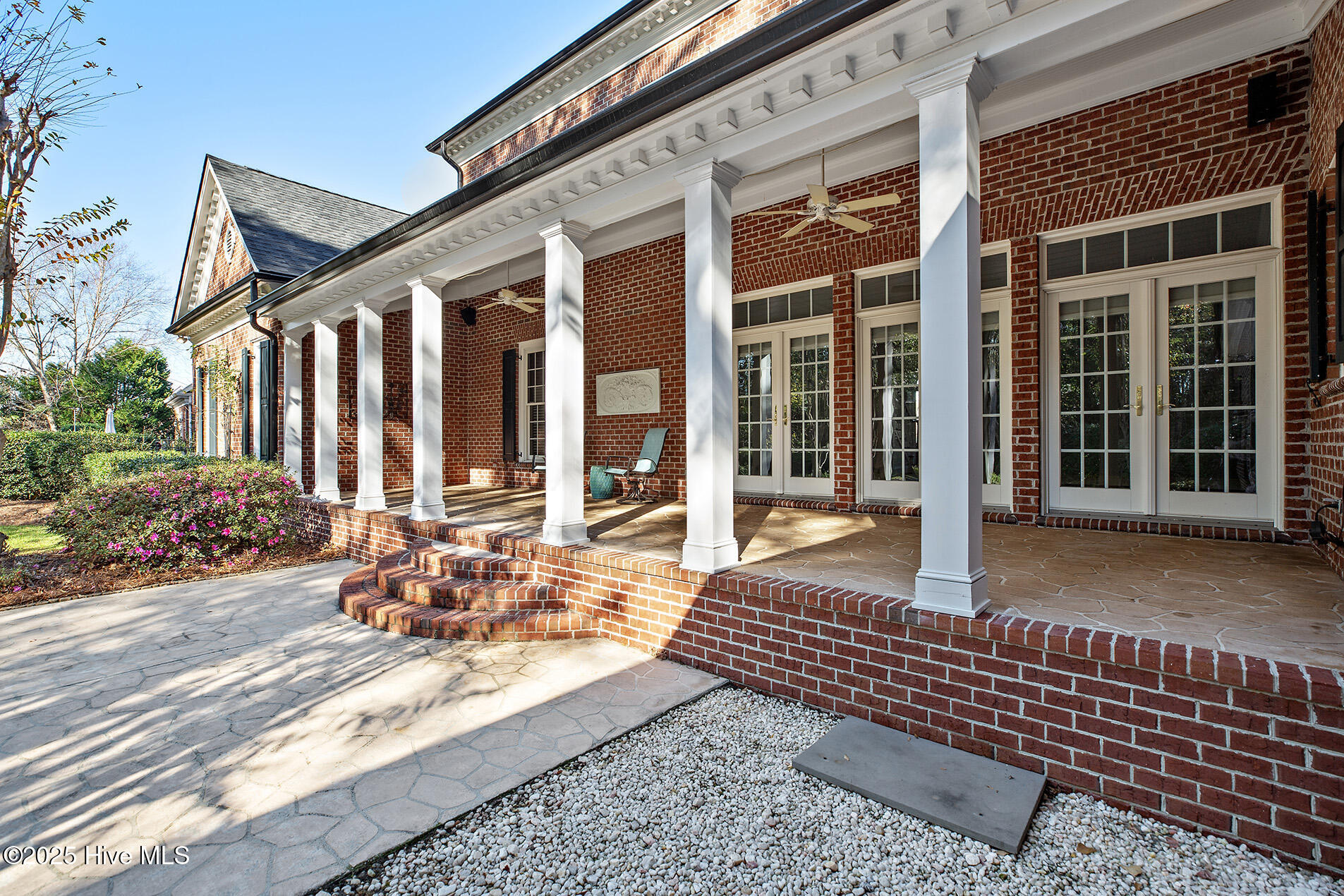 100545737 | Photo 82