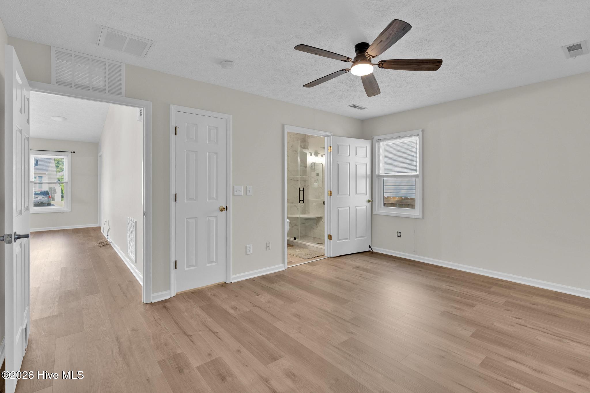 100566412 | Photo 14