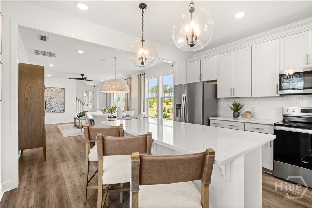 Pictures, photographs, colors, features, and sizes are for illustration purposes only and will vary from the homes as built.