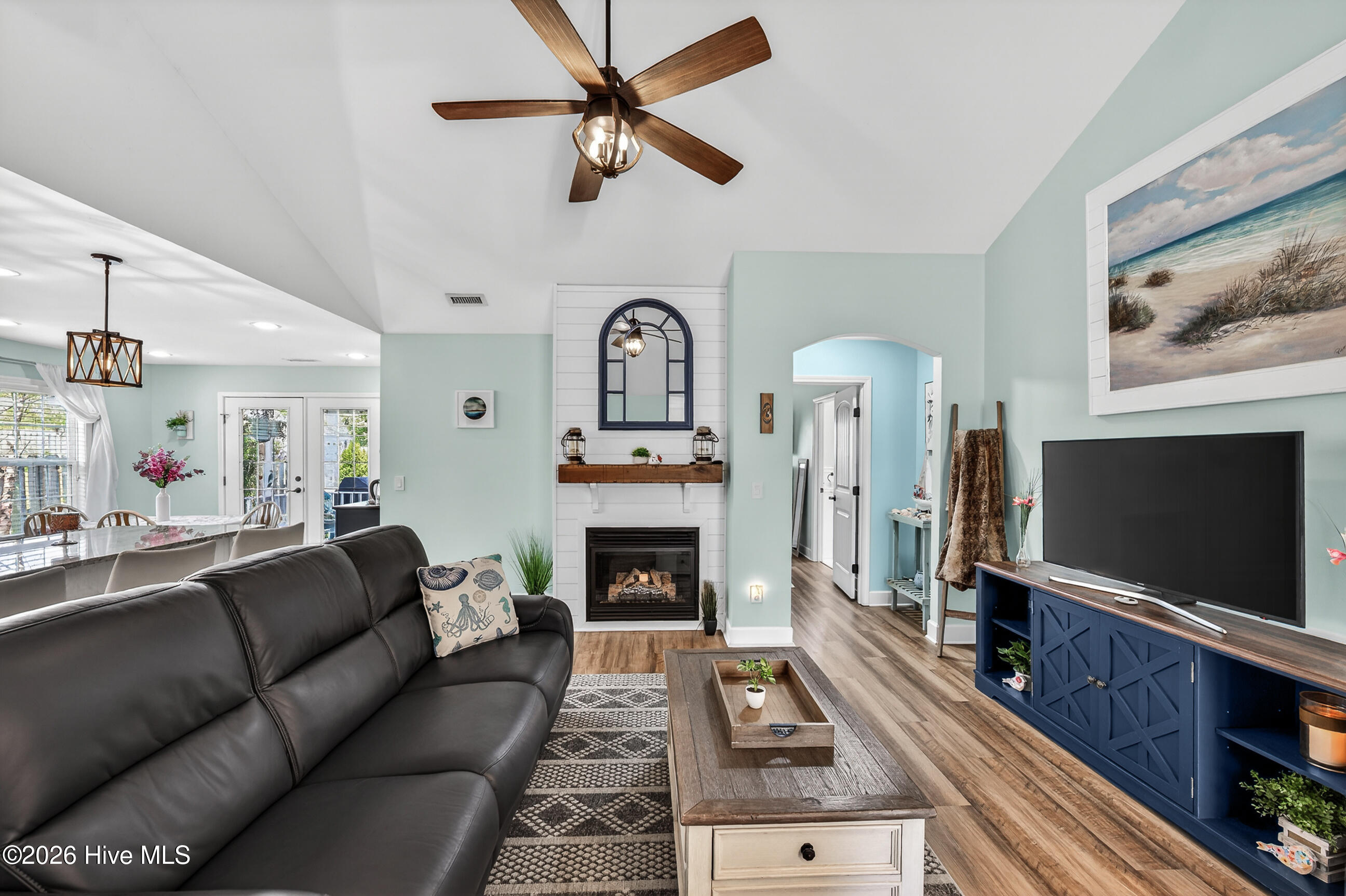 100567019 | Photo 13