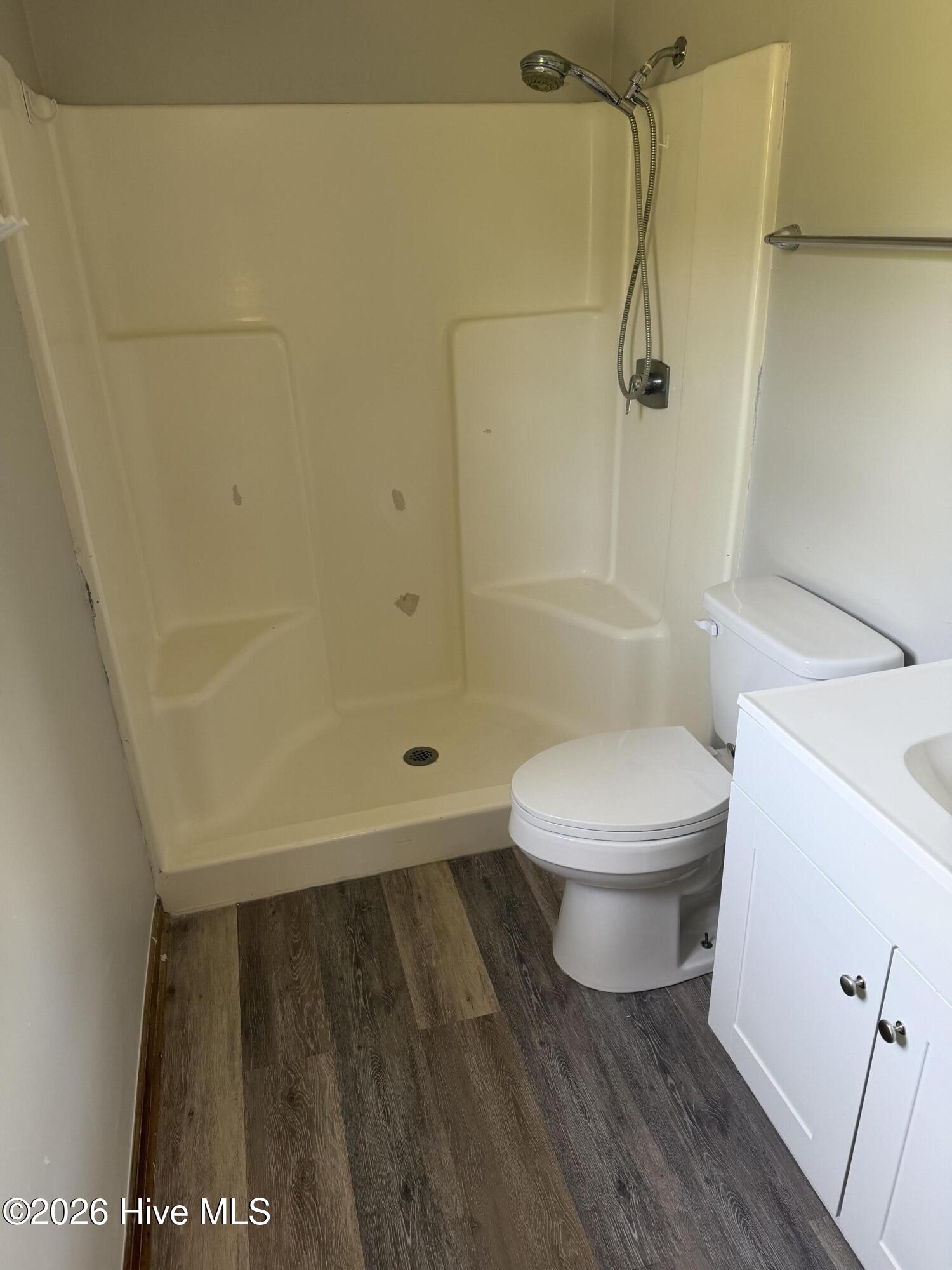 100568105 | Photo 13