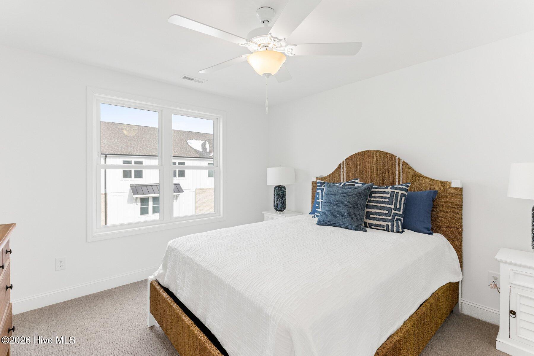 100564944 | Photo 33