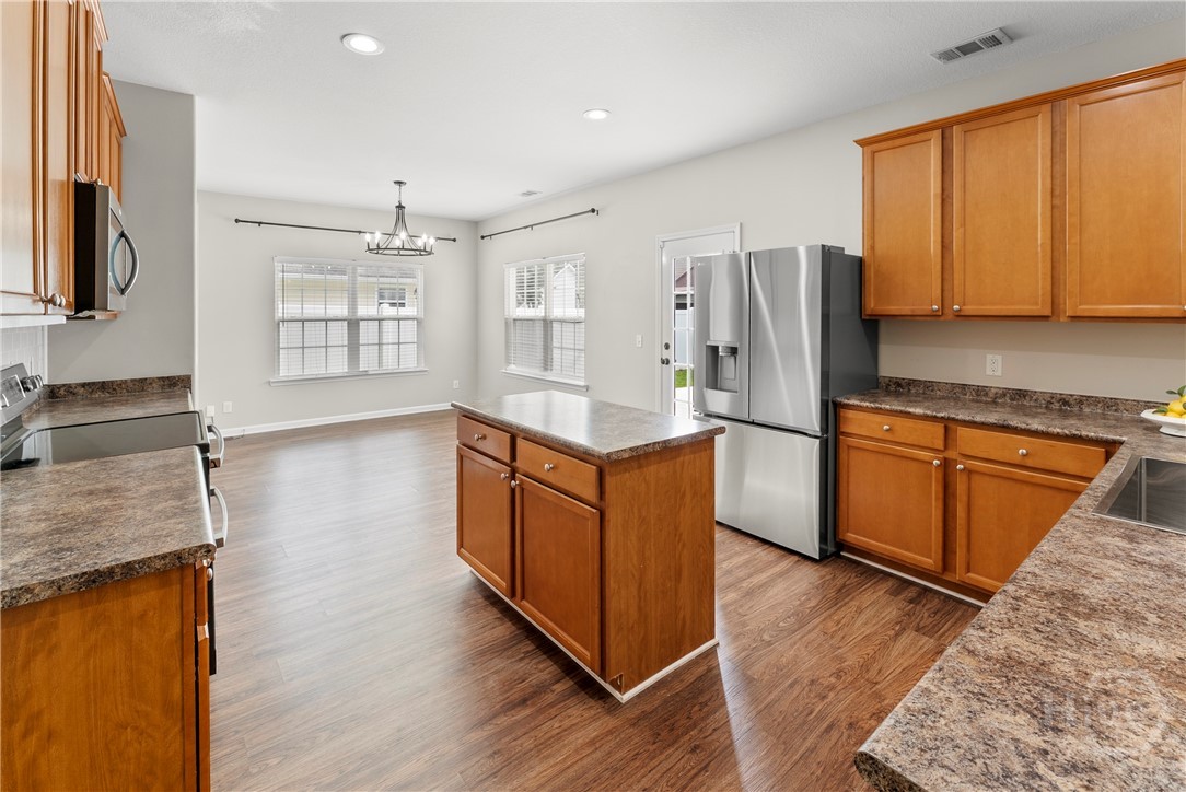 Kitchen/ Breakfast Room