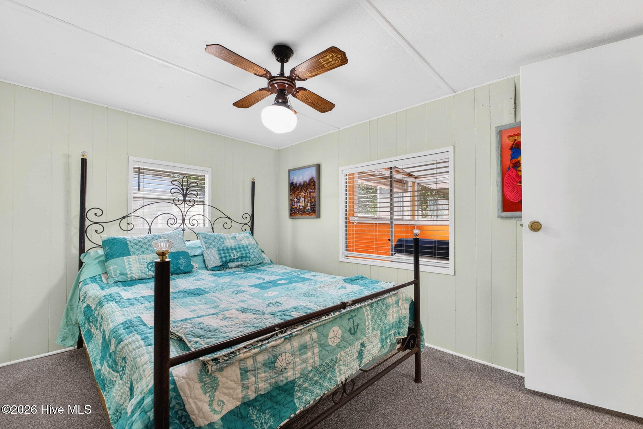 100567850 | Photo 25