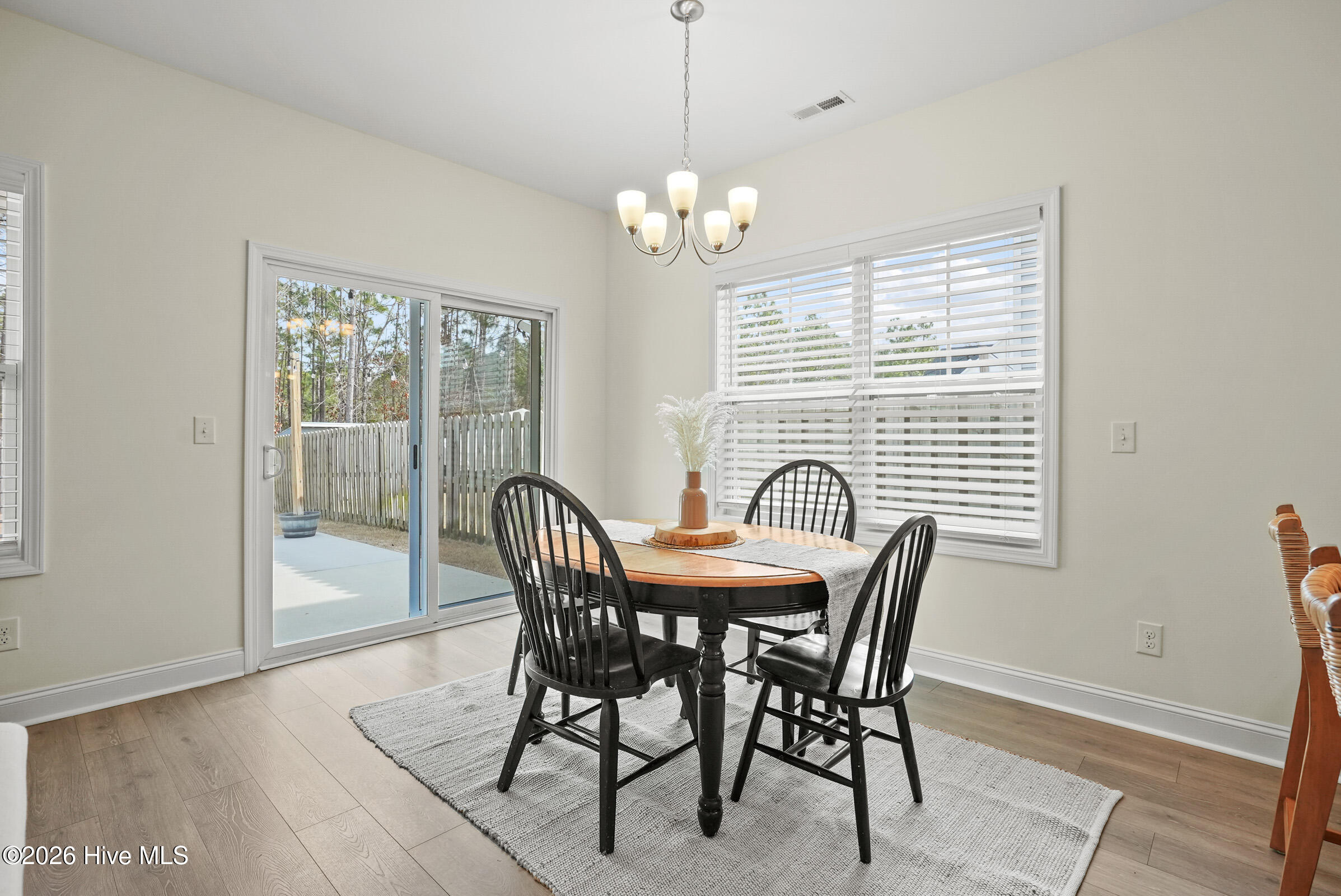 100552712 | Photo 16