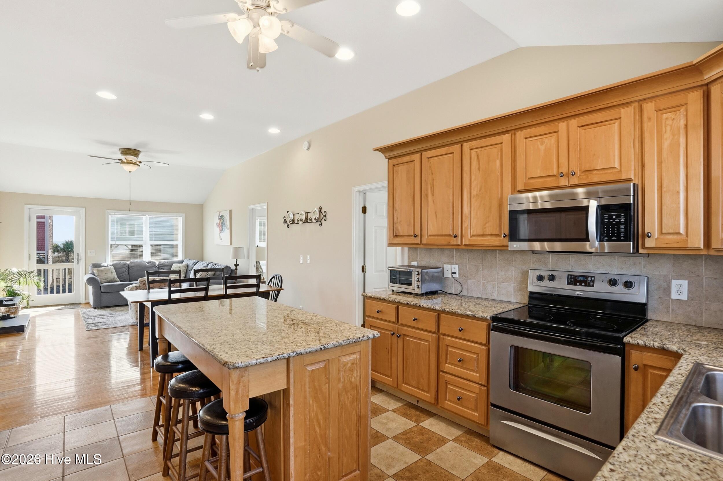 100554580 | Photo 13