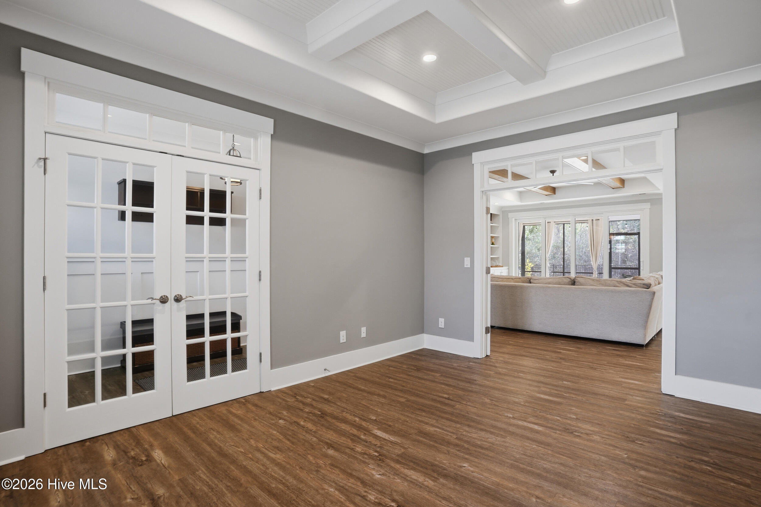 100561233 | Photo 29