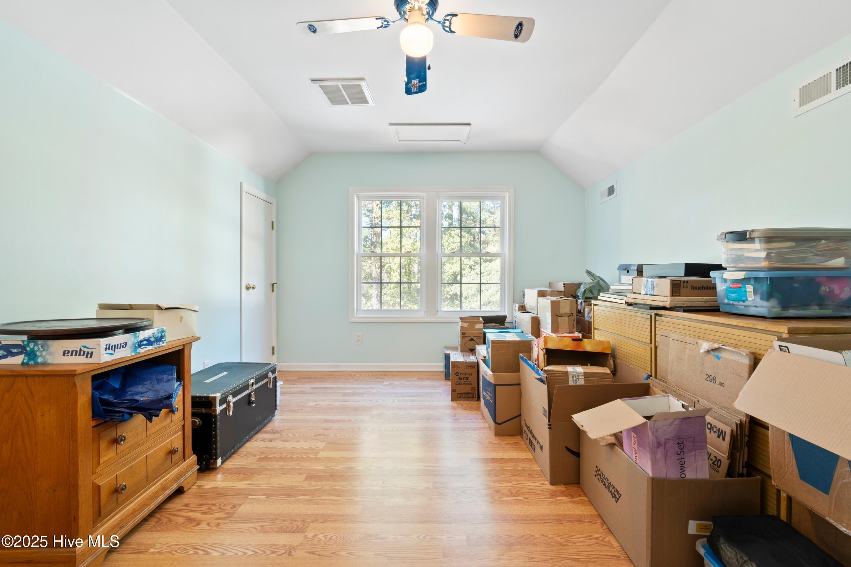 100535792 | Photo 47