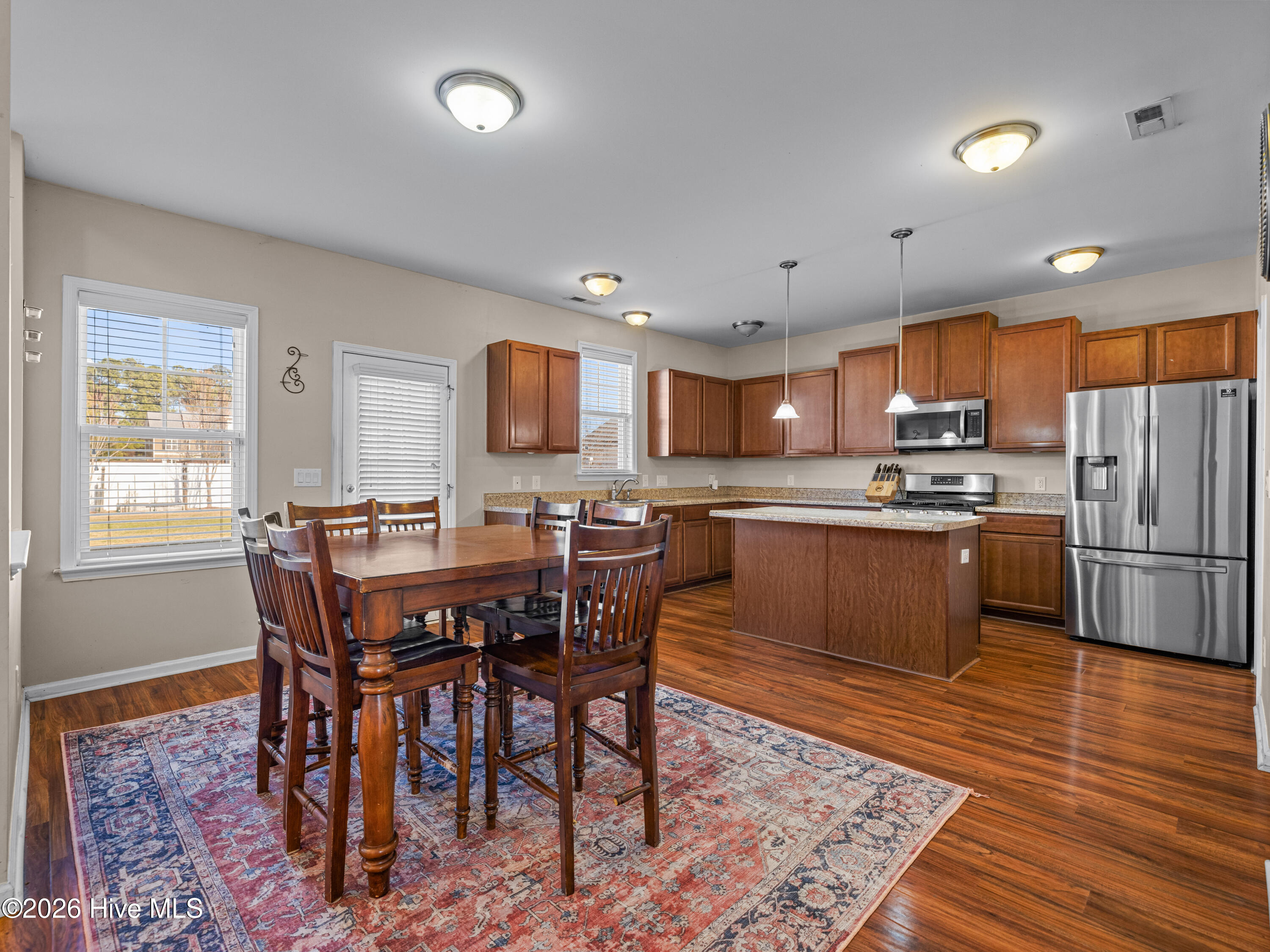 100553389 | Photo 18