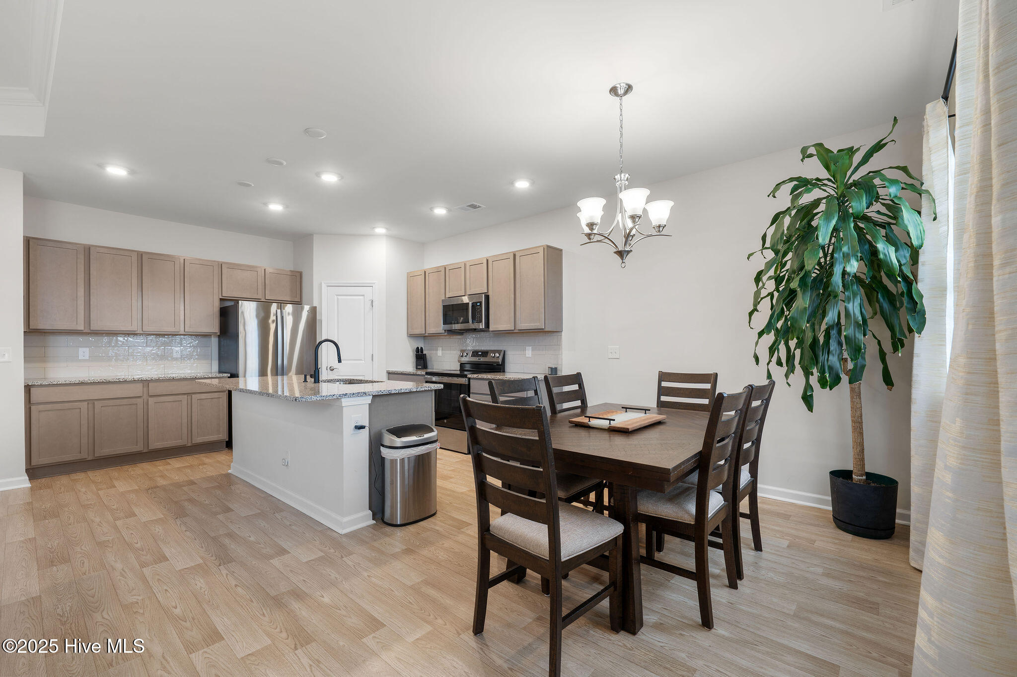 100542569 | Photo 17