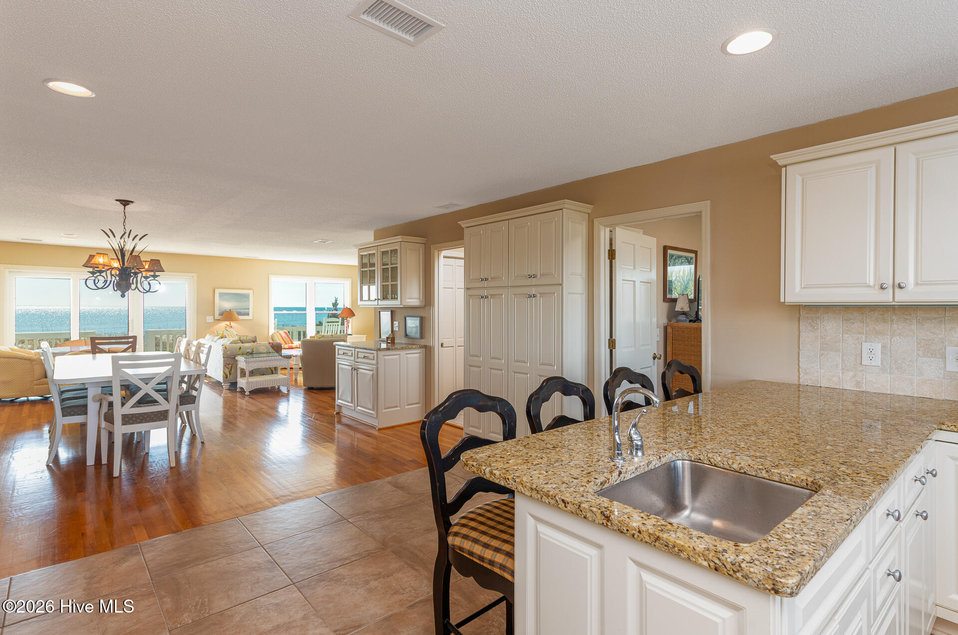 100556011 | Photo 26