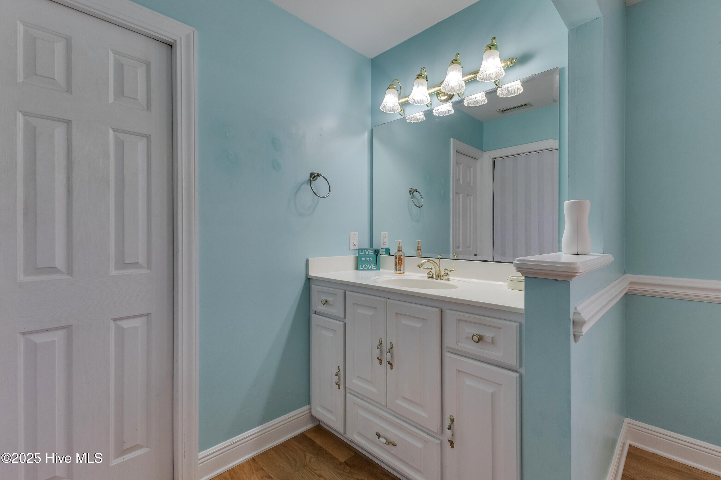 100562127 | Photo 41