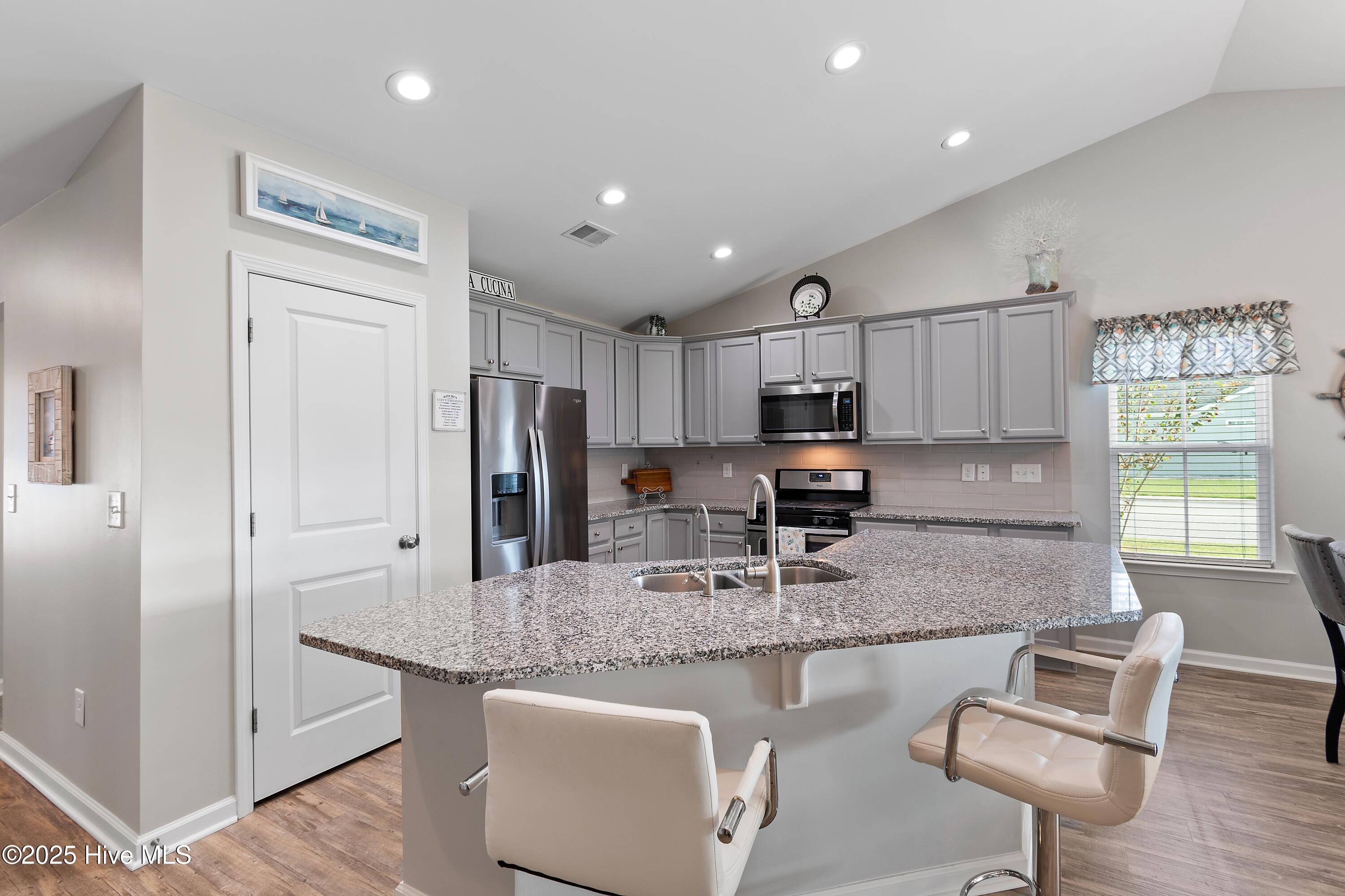 100535031 | Photo 15