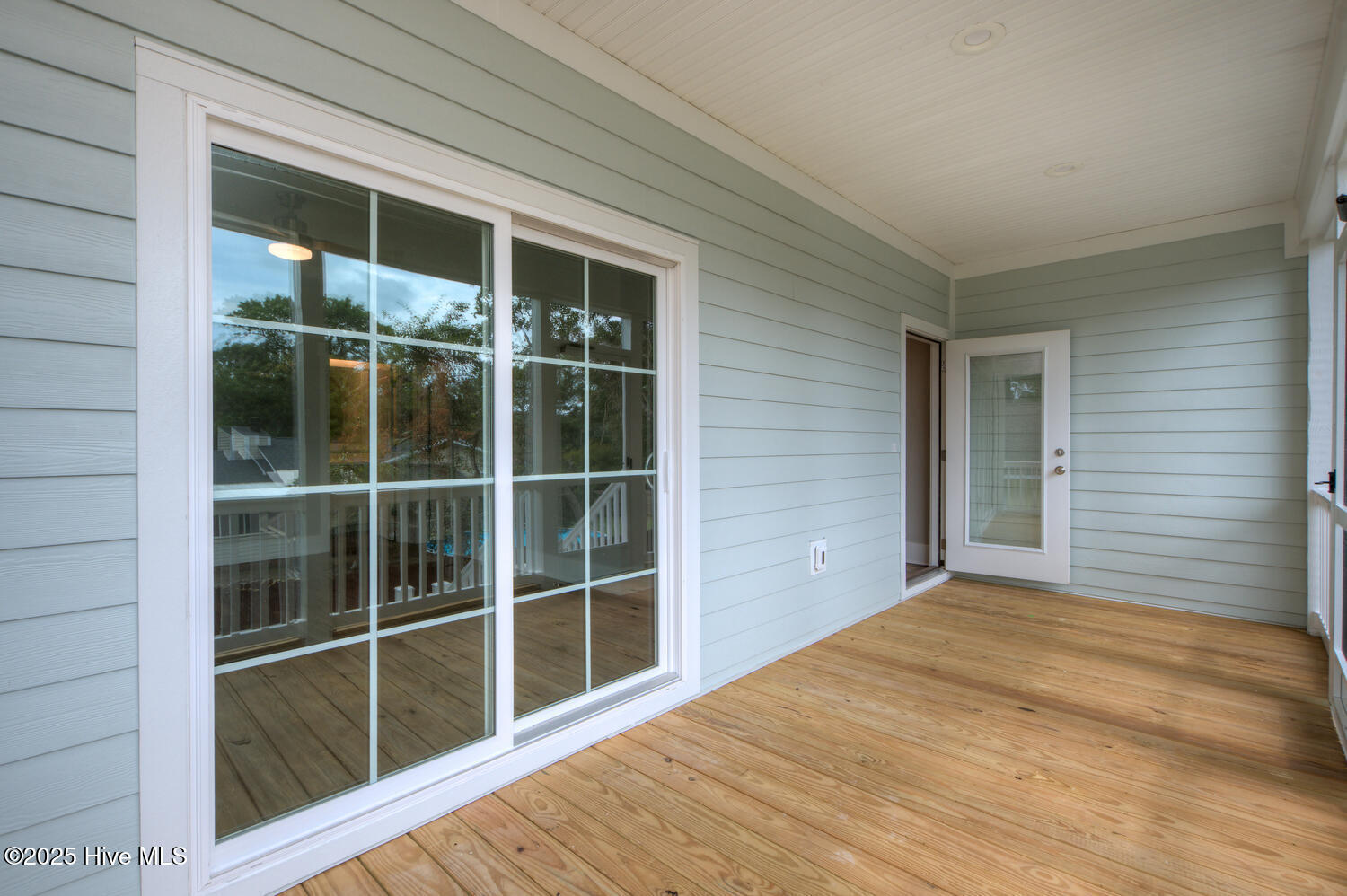 100502884 | Photo 16