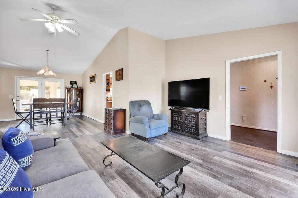 100555403 | Photo 10