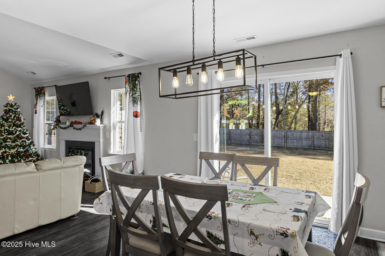 100545268 | Photo 12