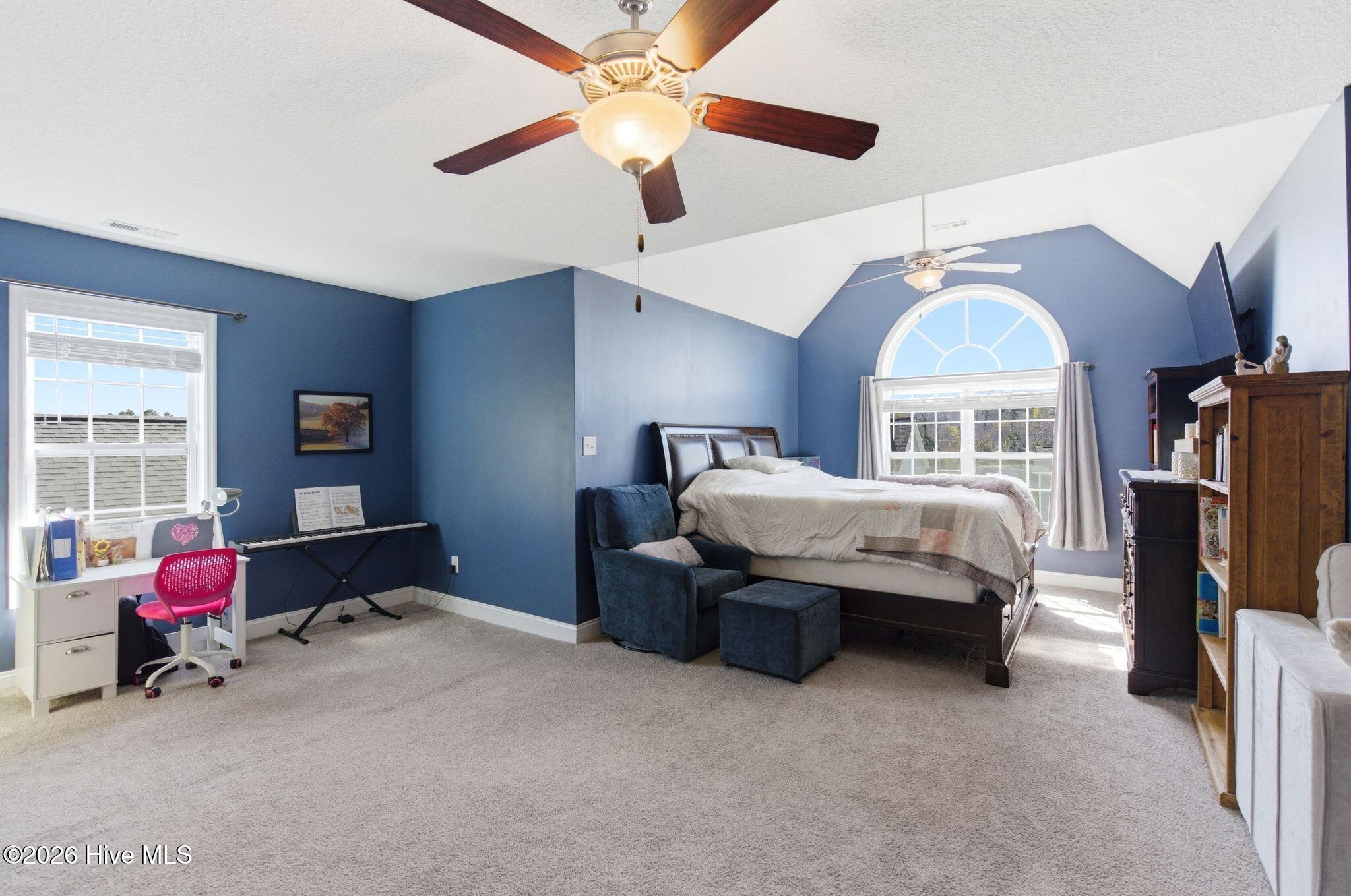 100558207 | Photo 31