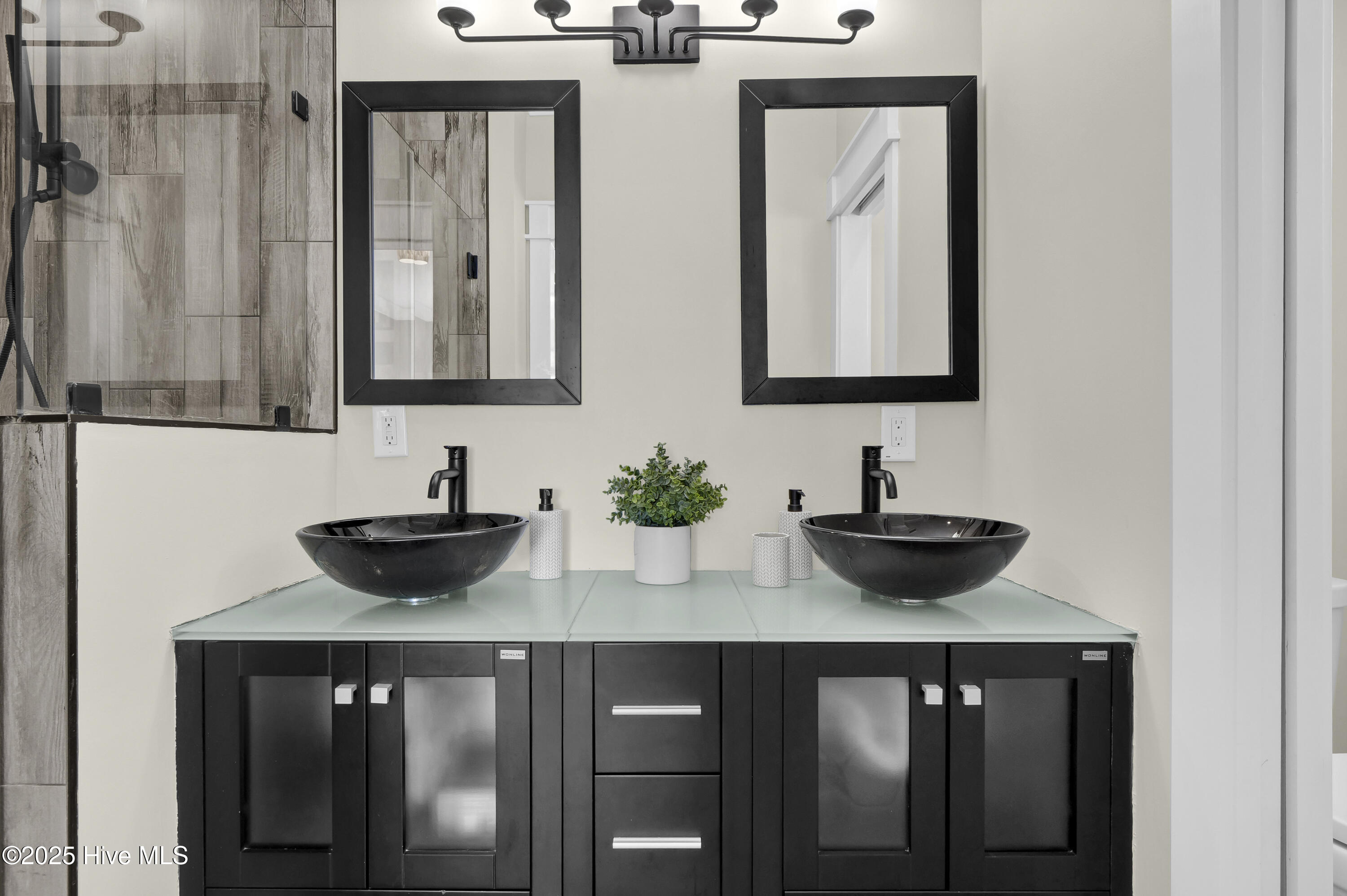 100543040 | Photo 27