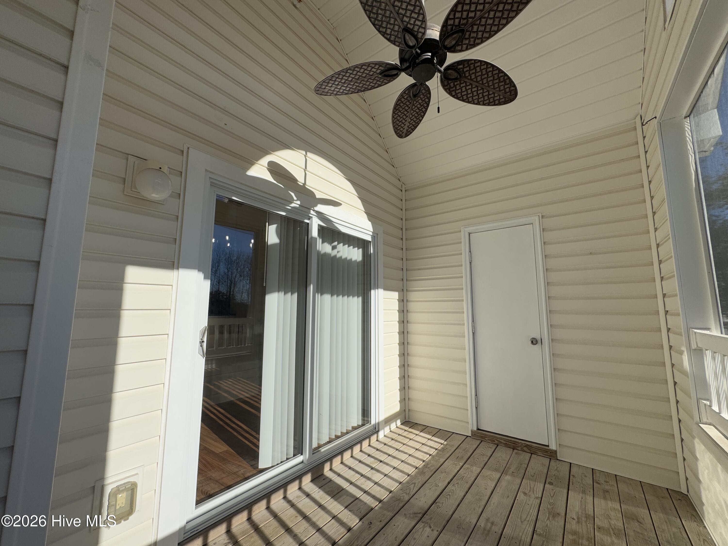 100551595 | Photo 20