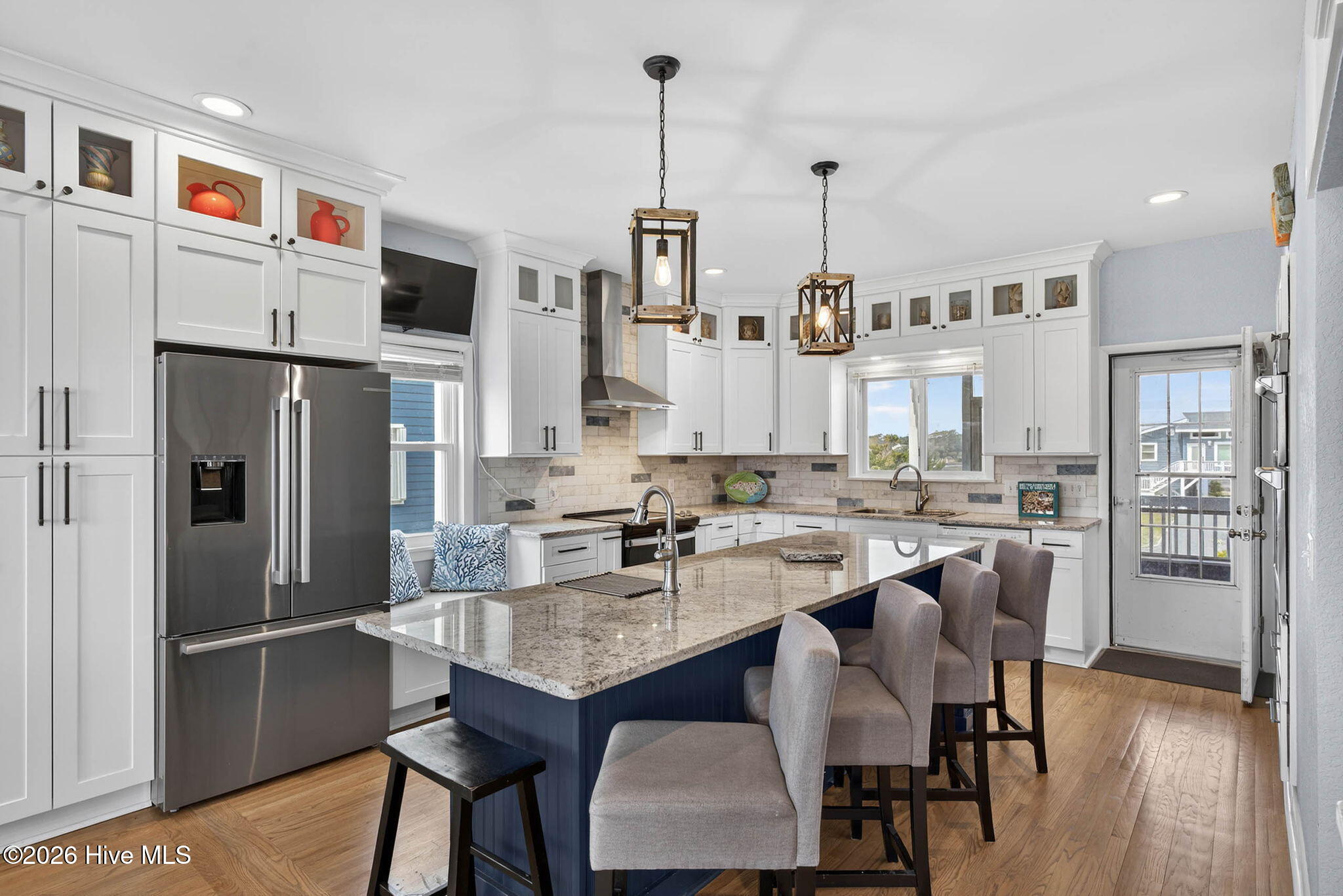 100562885 | Photo 17