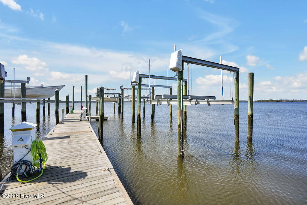 100563710 | Photo 60